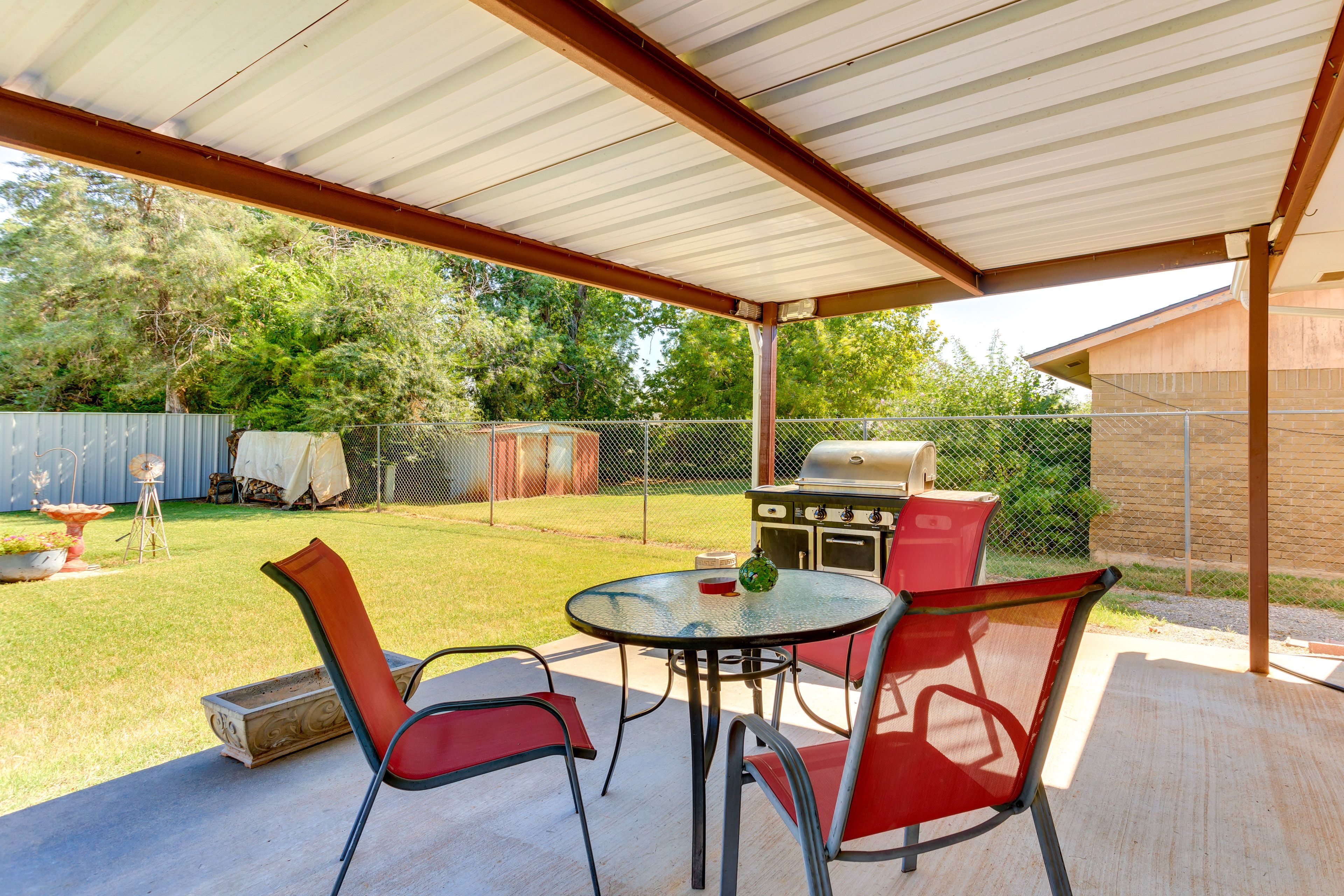 Covered Patio | Gas Grill | Outdoor Seating & Dining