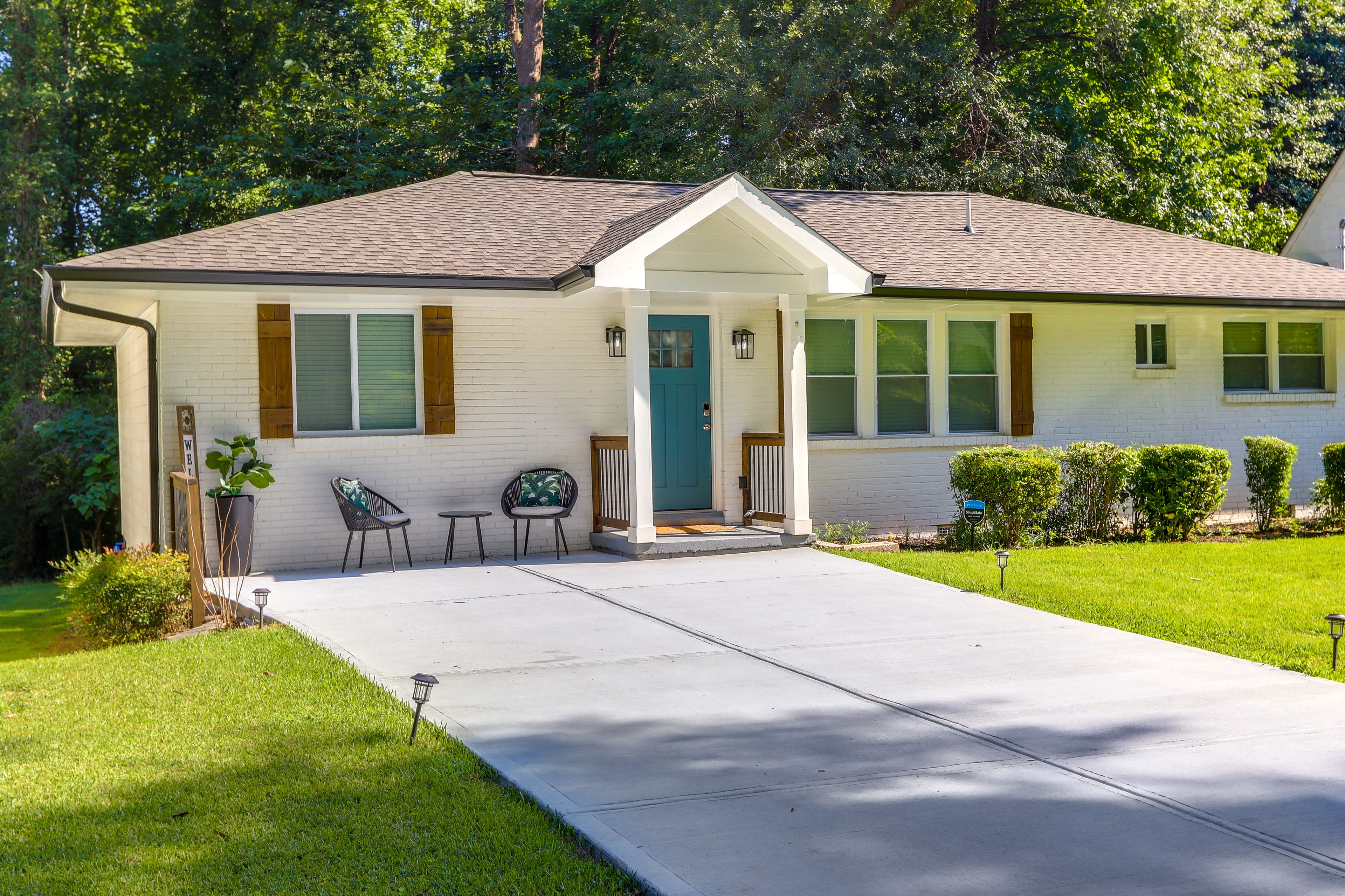 Parking | Driveway (4 Vehicles) | Street Parking | RV/Trailer
