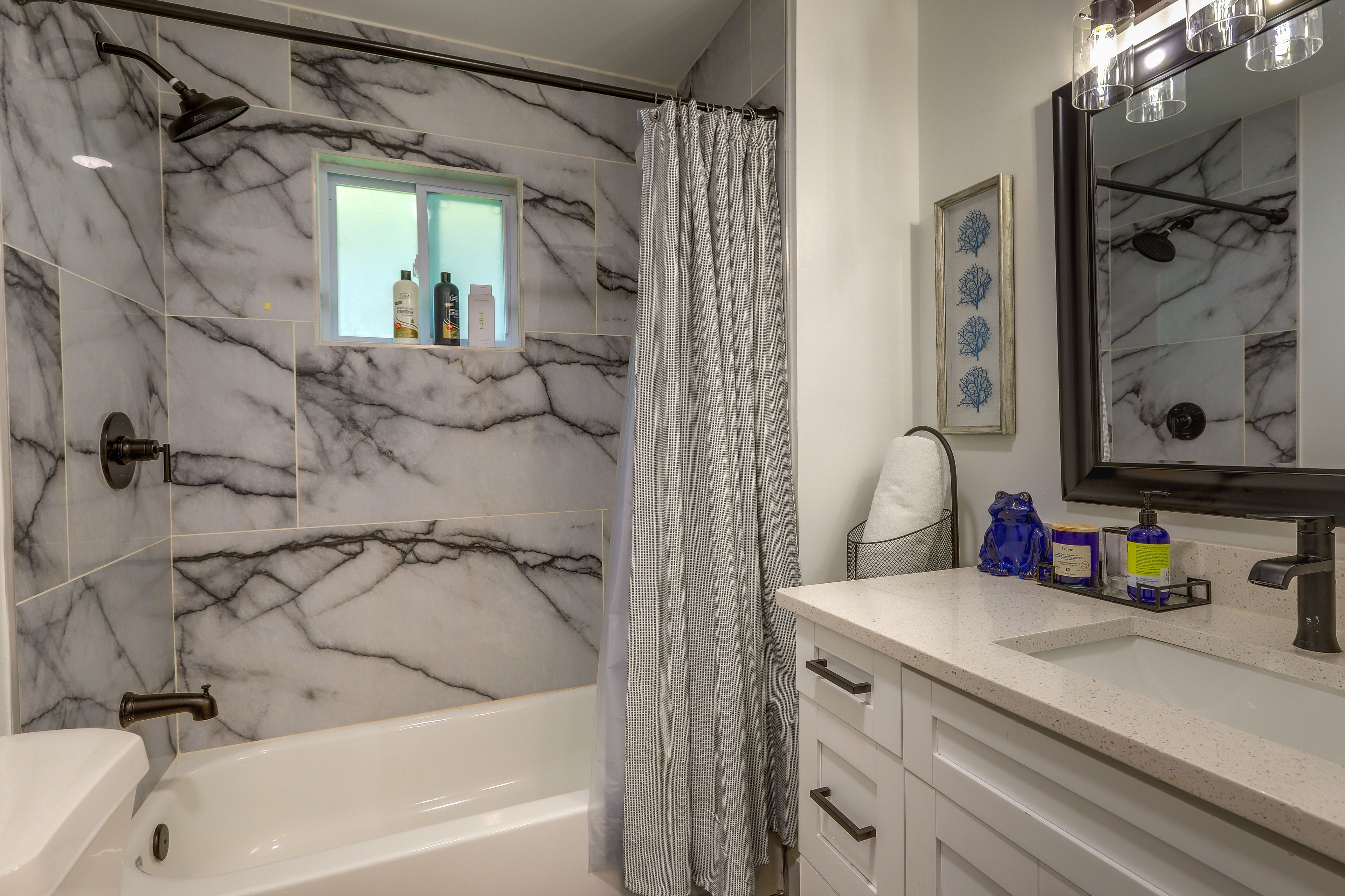 Full Bathroom | Shower/Tub Combo | Hair Dryer