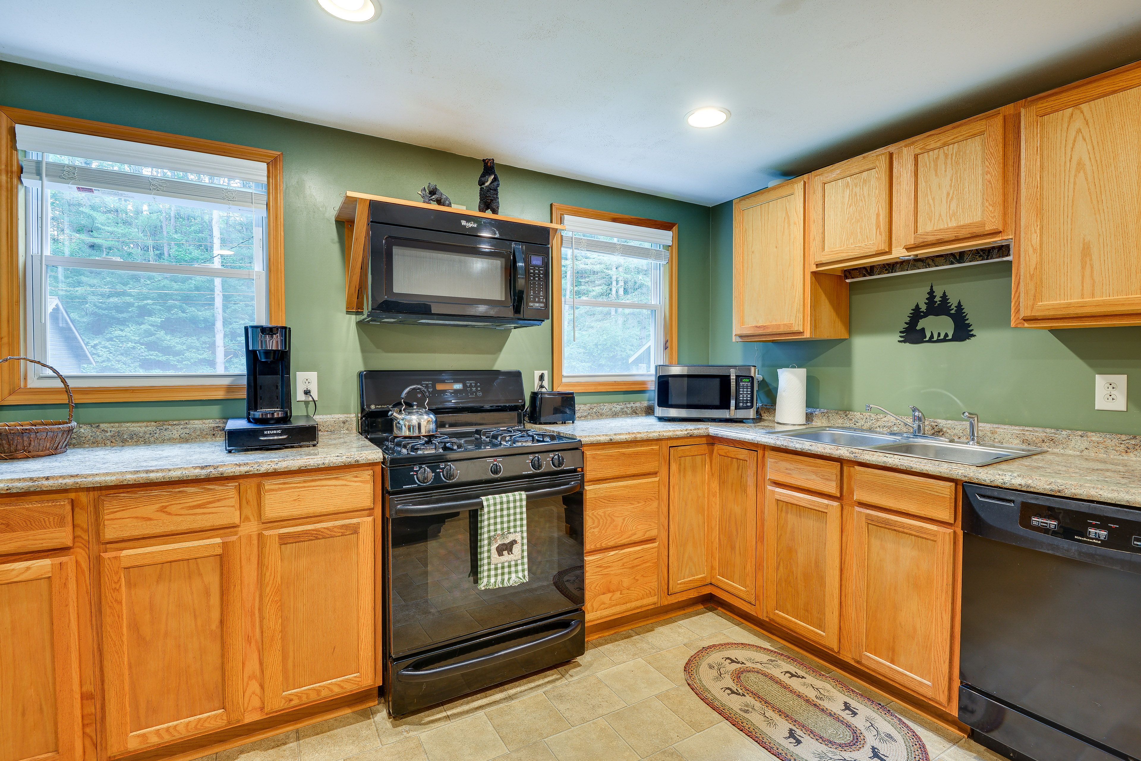 Kitchen | Cooking Basics | Coffee Maker | Trash Bags & Paper Towels Provided