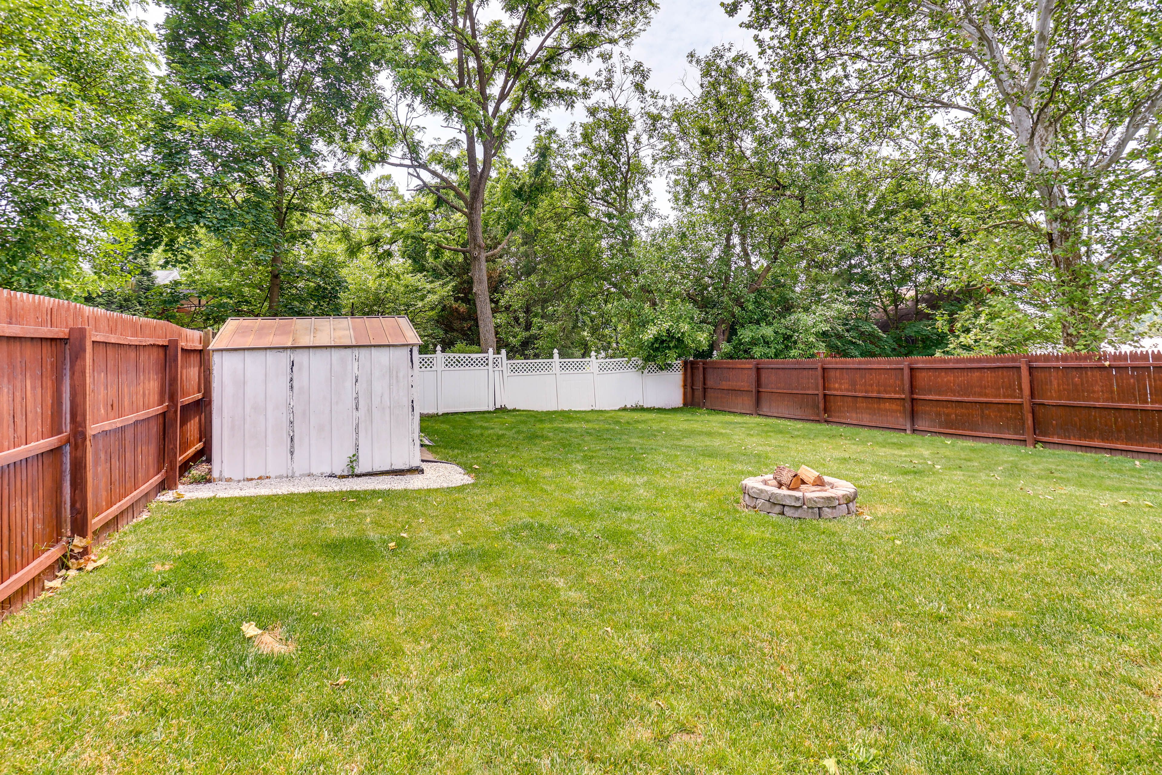 Private Yard | Fire Pit