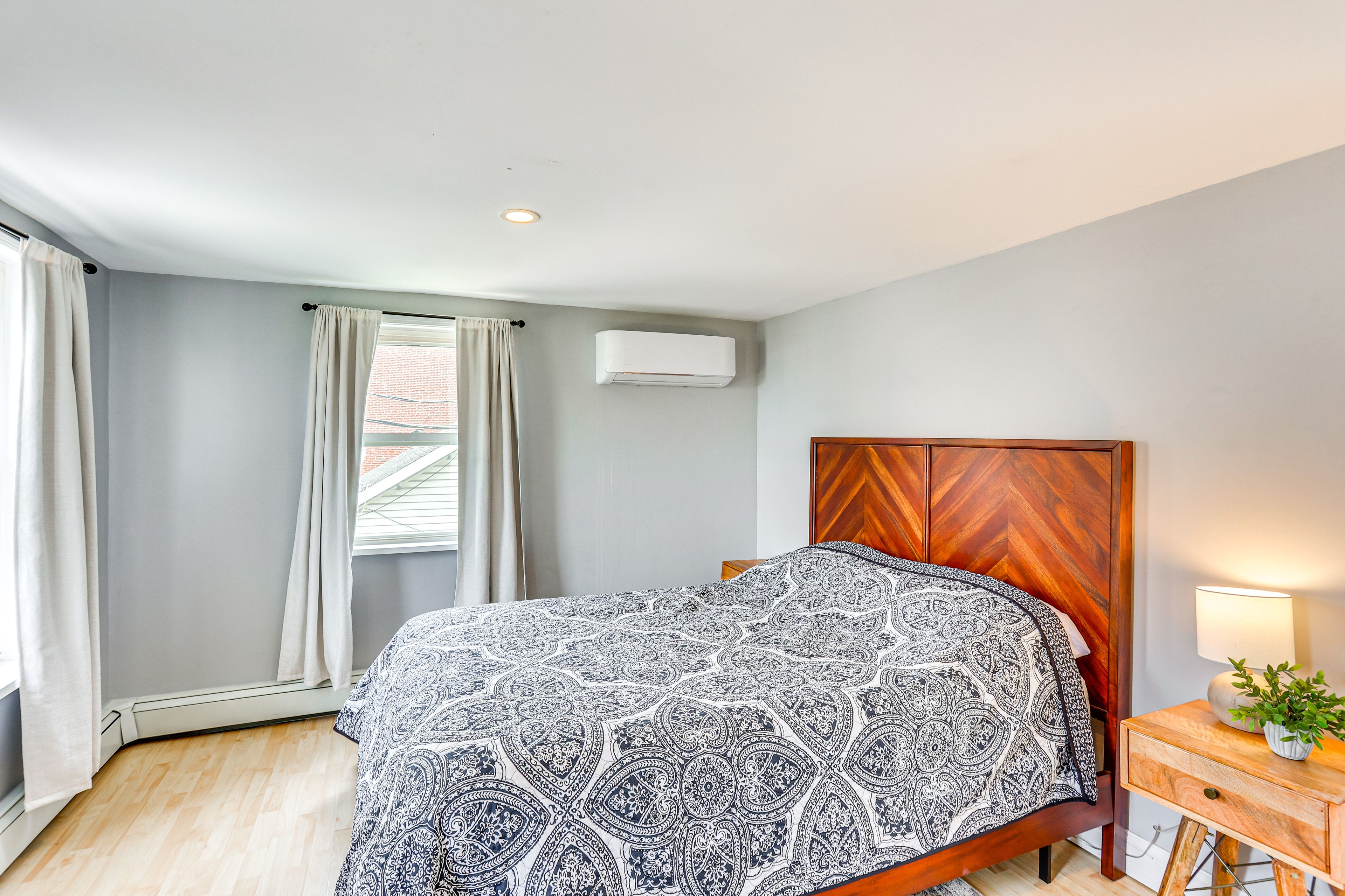 Bedroom 2 | 2nd Floor | Queen Bed | Smart TV
