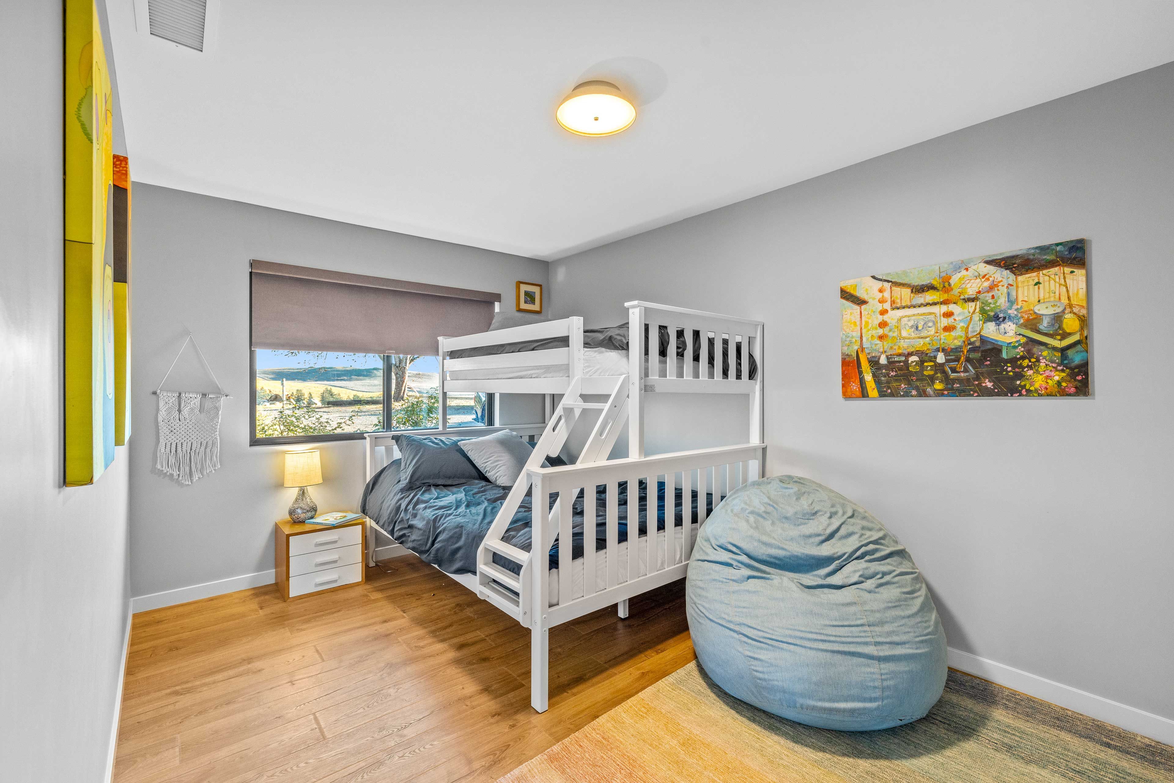 Bedroom 4 | Twin/Queen Bunk Bed
