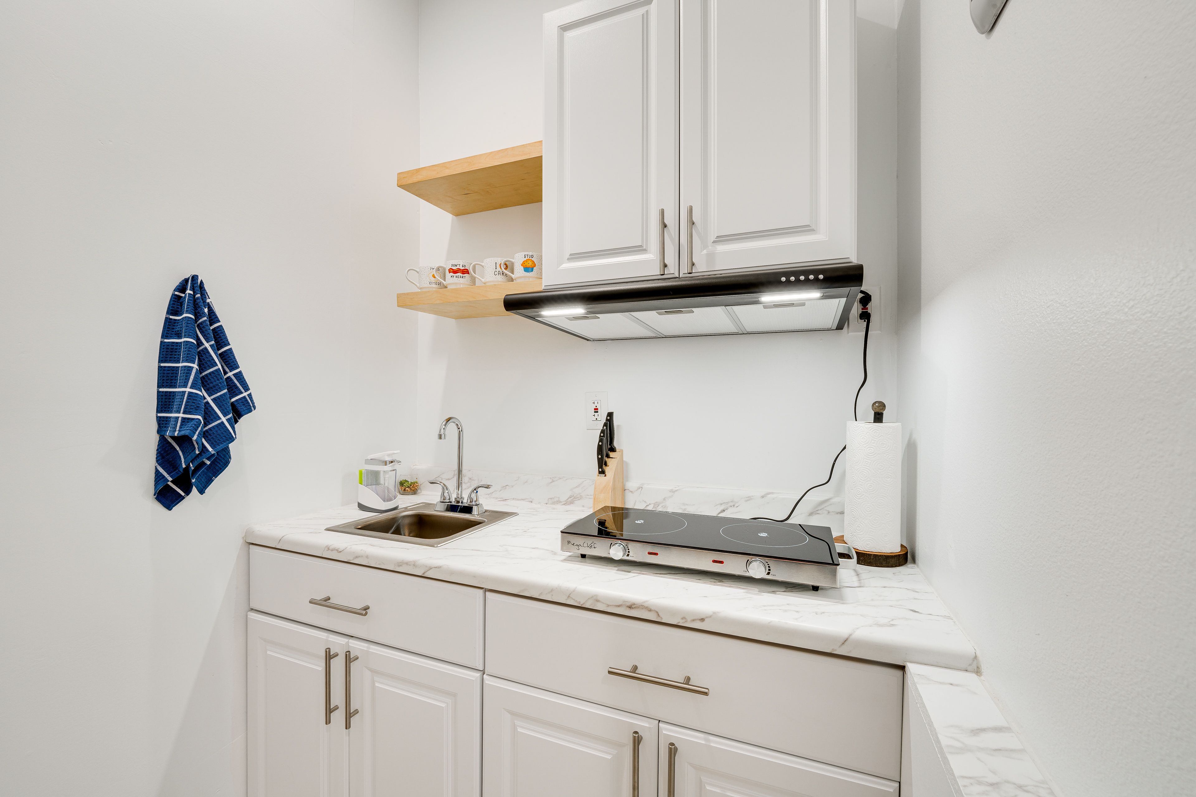 Kitchenette | Coffee Maker | Spices