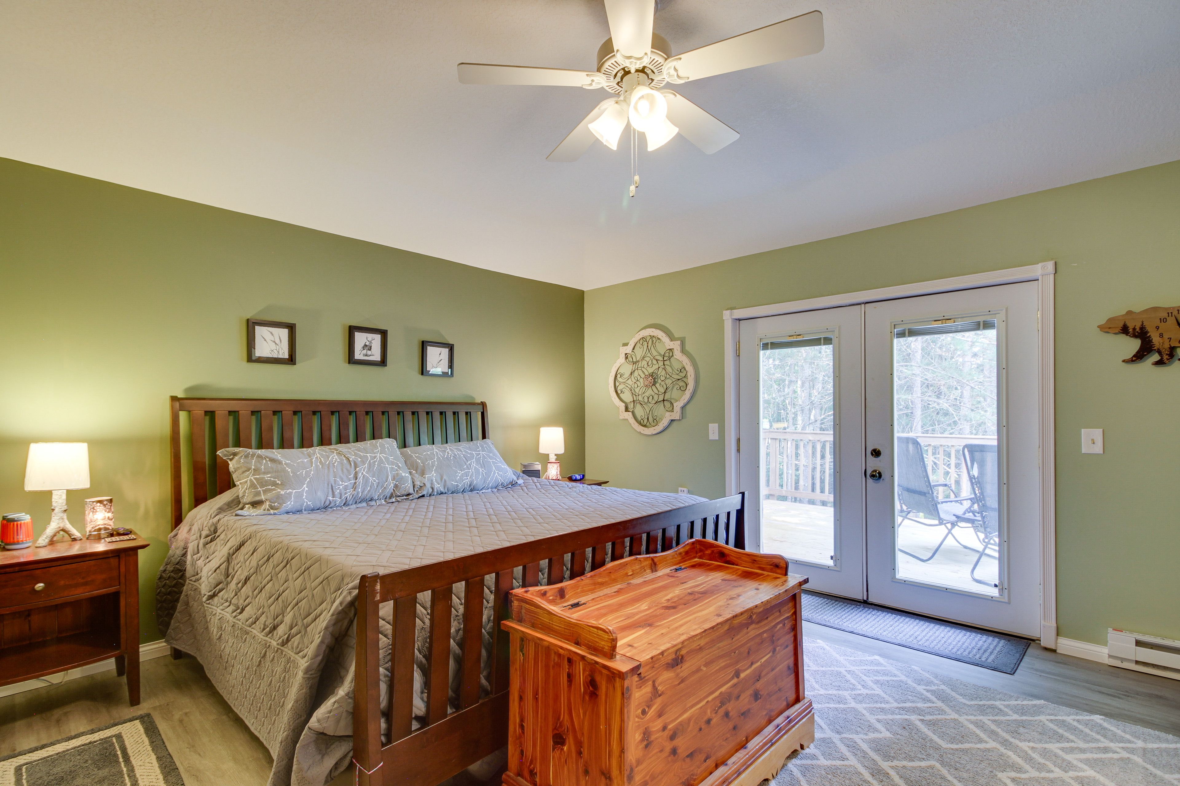 Bedroom 1 | 1st Floor | King Bed | Linens Provided | Smart TV