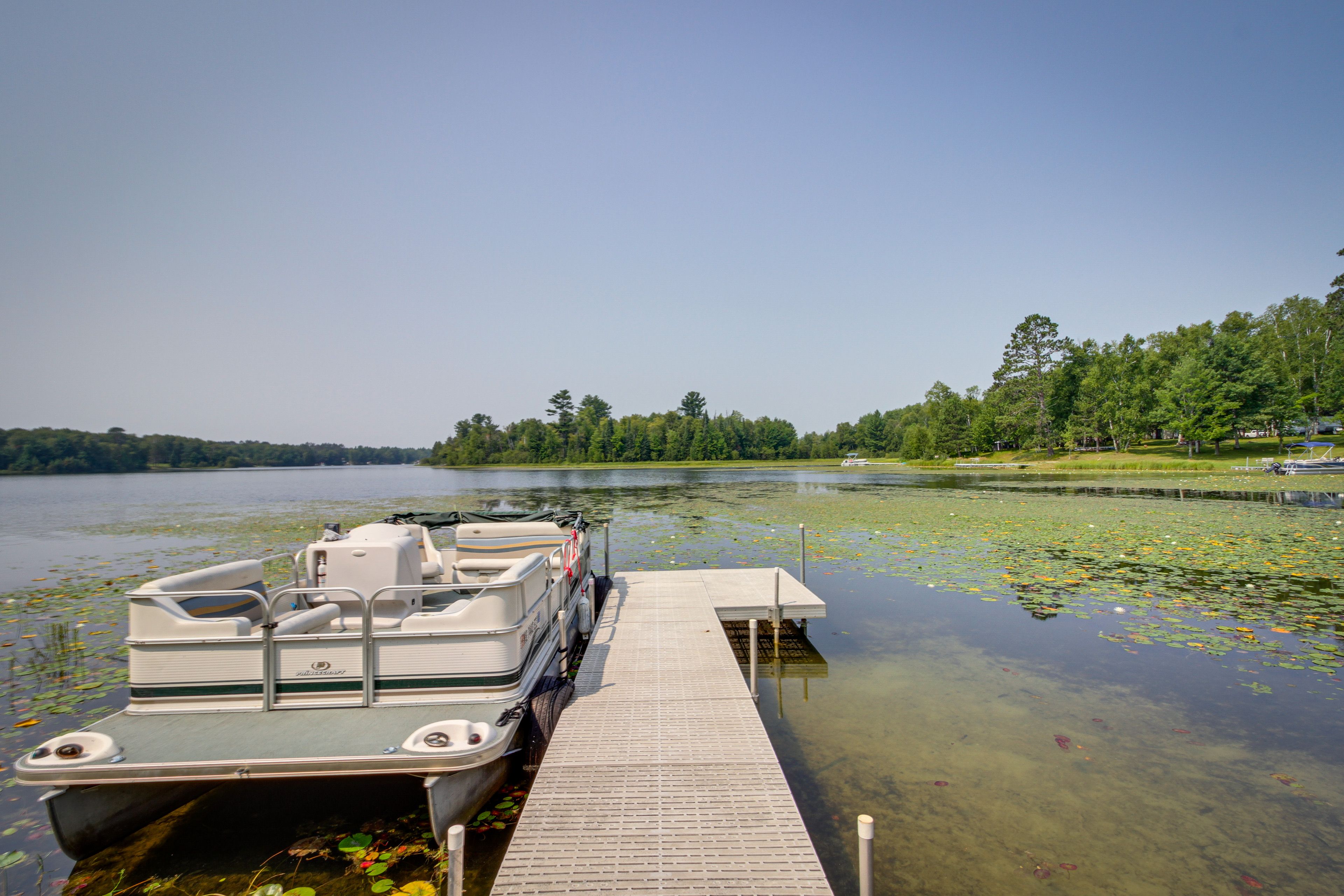 White Swan Lake On-Site | Boat Dock w/ Slip | Pontoon Boat Not For Guests