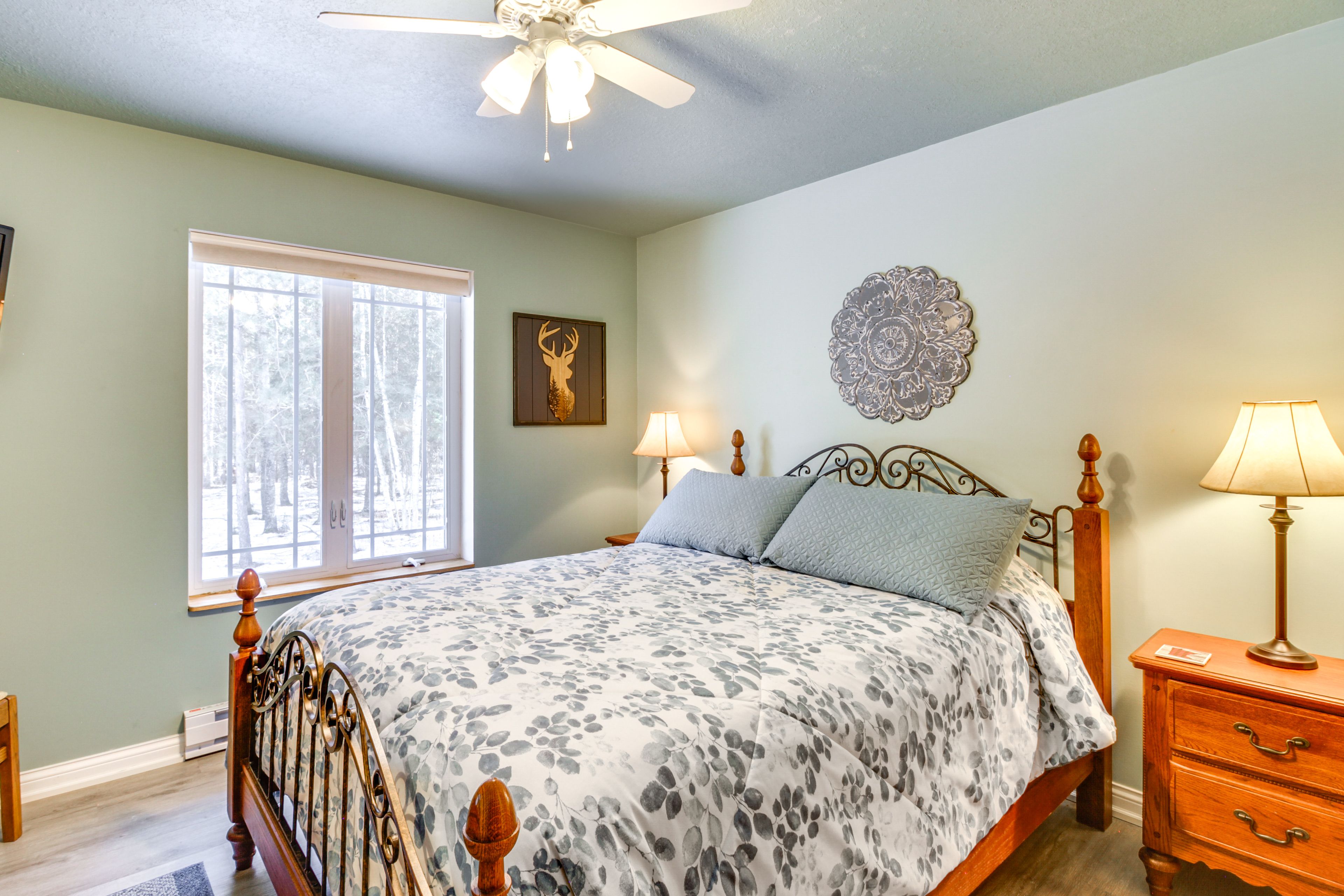 Bedroom 2 | 1st Floor | Queen Bed | Smart TV