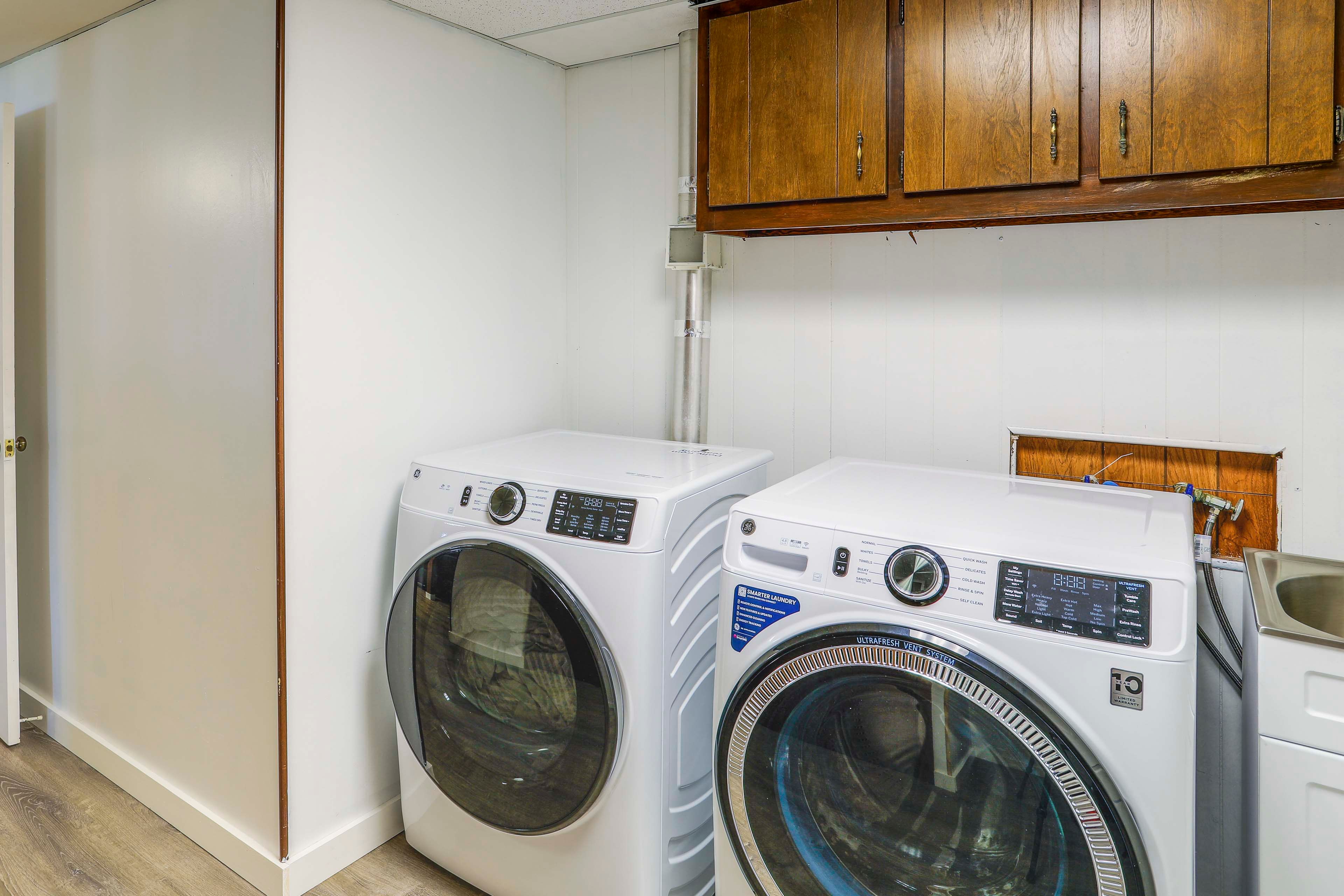 Laundry Area | Washer/Dryer | Hangers | Trash Bags/Paper Towels | Lower Level