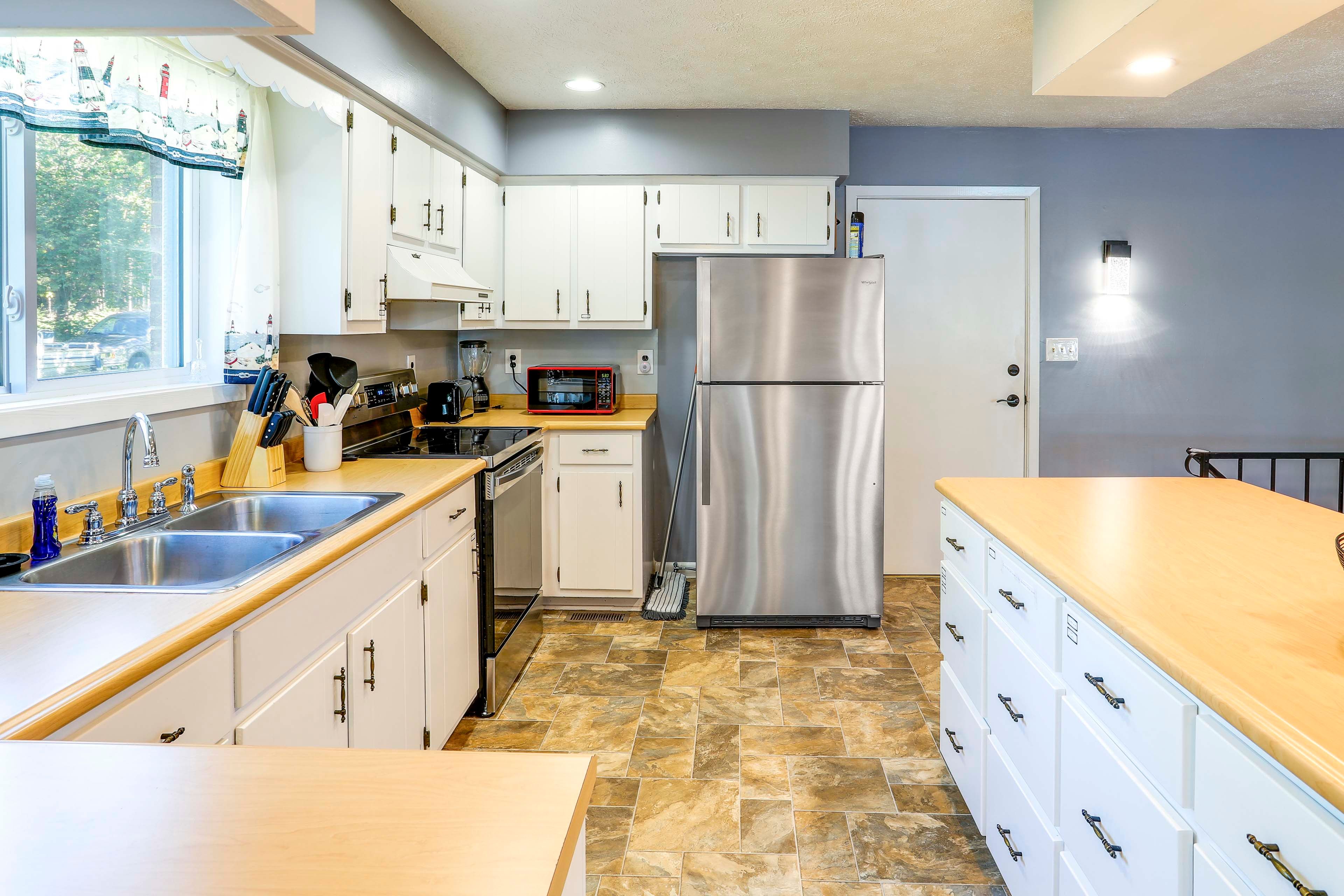 Kitchen | Dishwasher | Cooking Basics | Coffee Maker | Microwave | Main Level