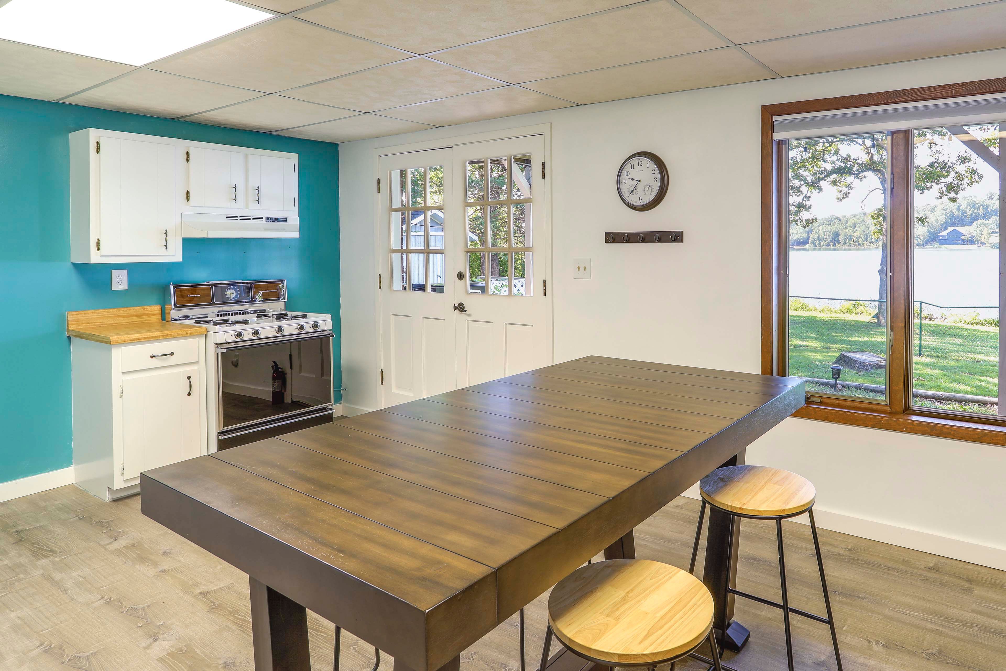 Dining Area | Dining Table | Dishware/Flatware | Lower Level