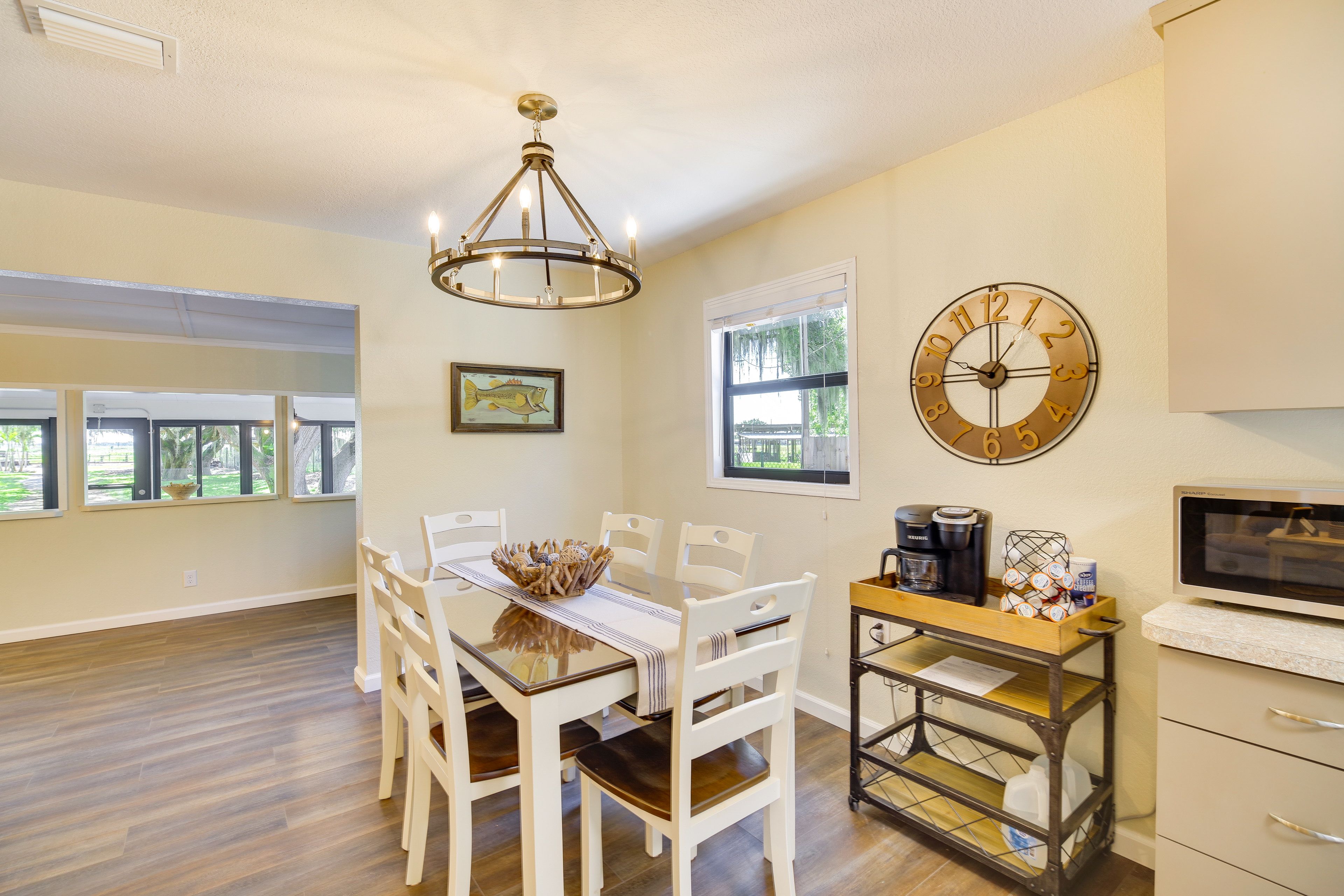 Dining Area | Dishware & Flatware Provided