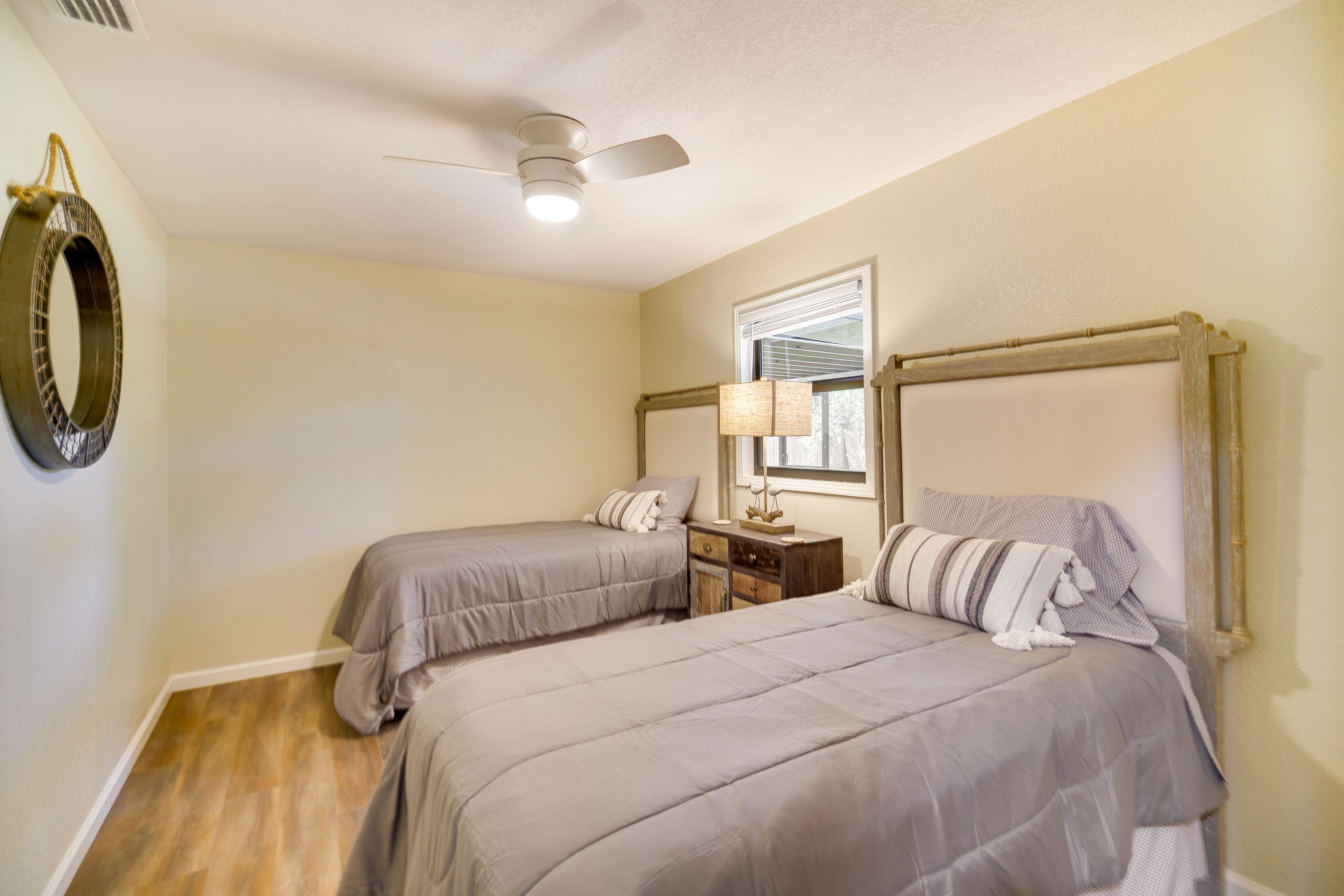 Bedroom 2 | 2 Twin Beds