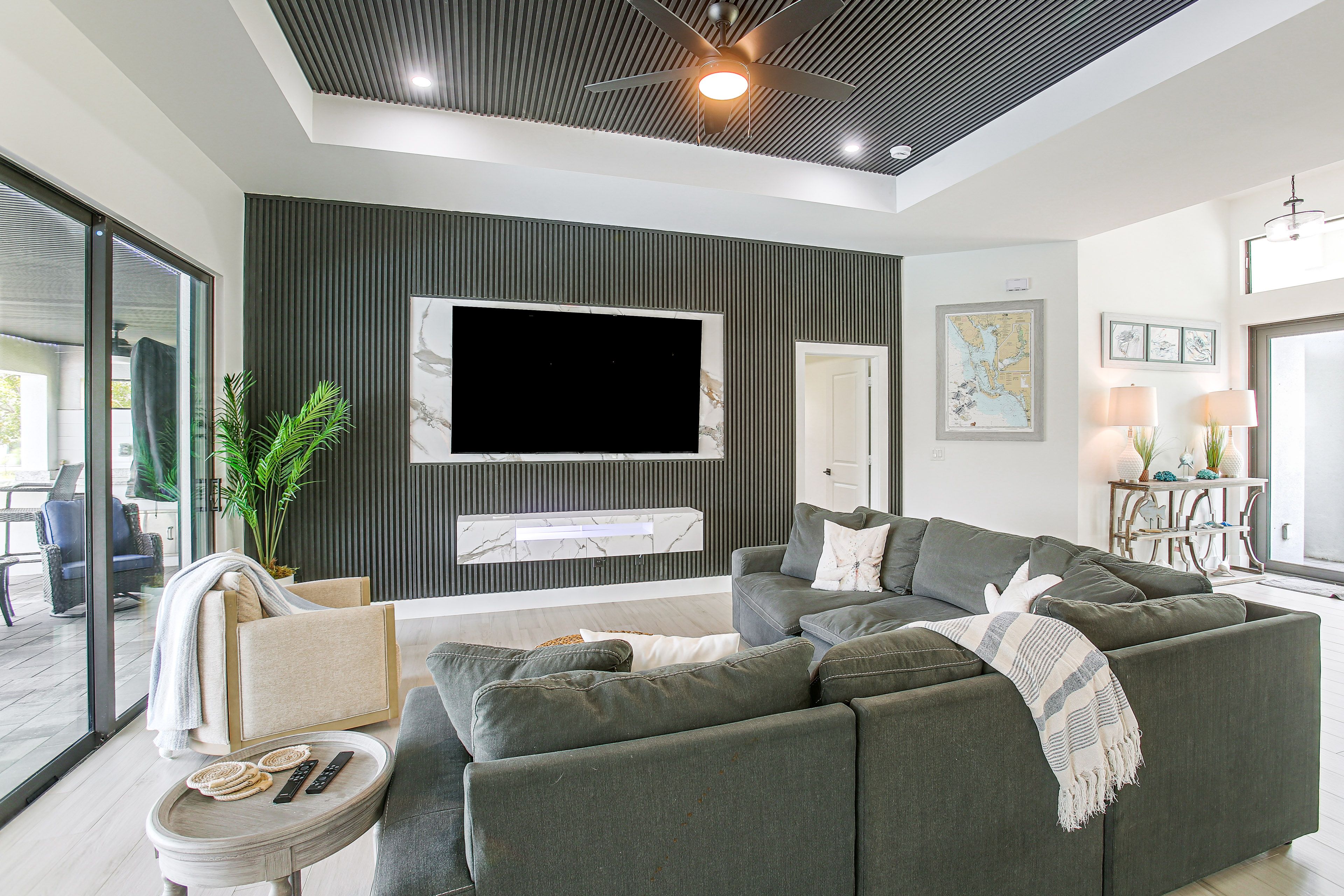 Living Room | Free WiFi | Smart TV | Central A/C