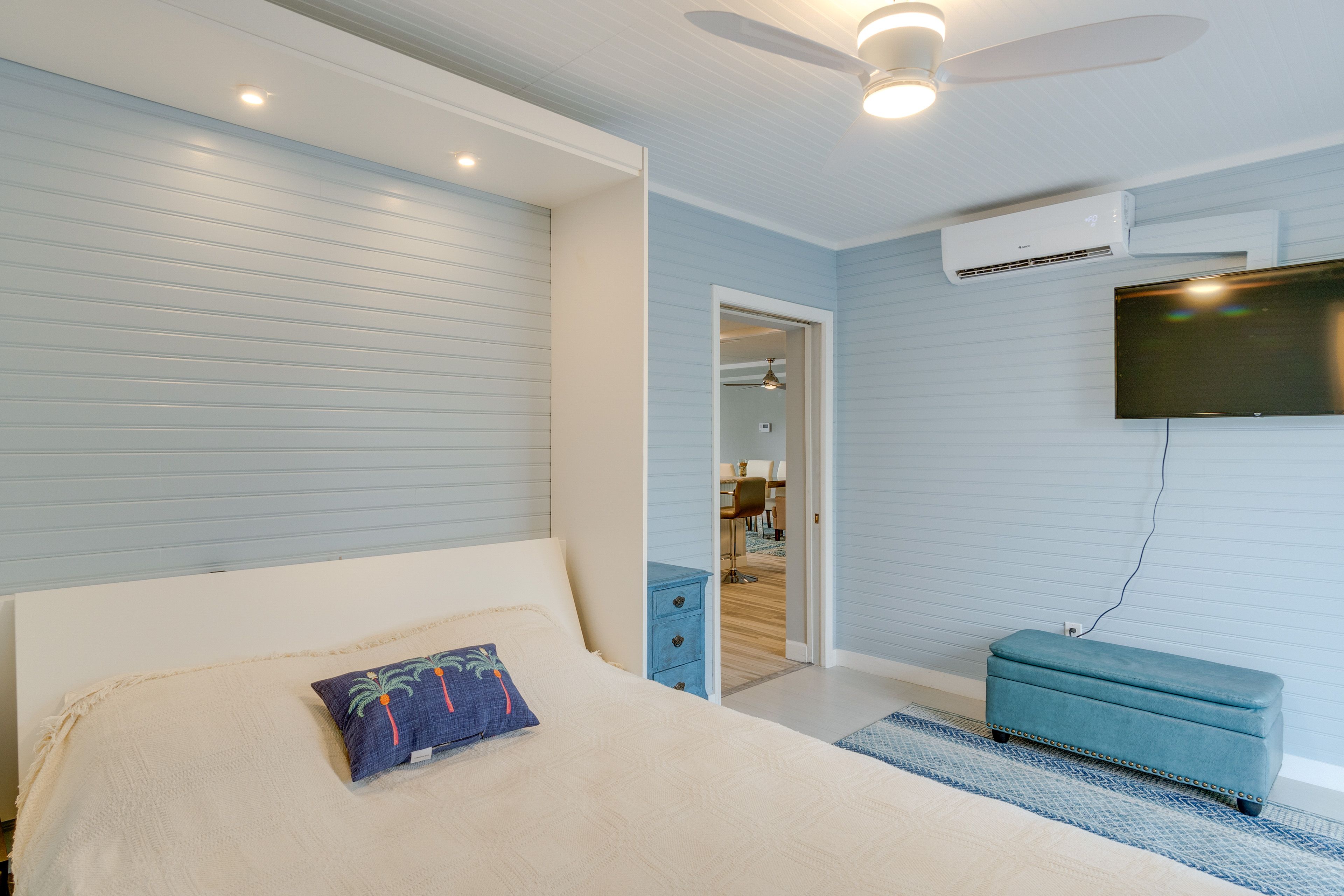 Bedroom 3 | Queen Bed | Smart TV