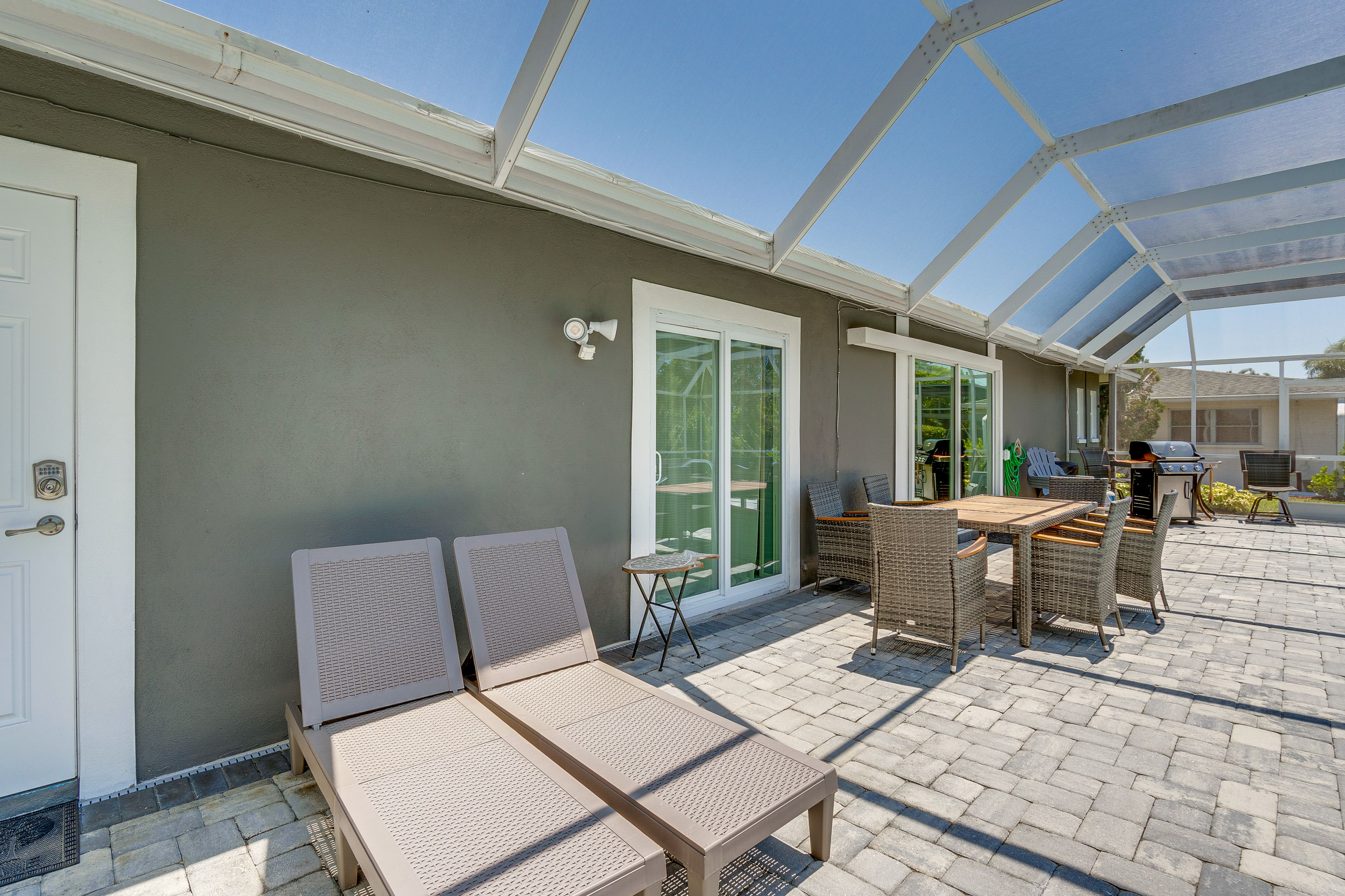 Lanai | Outdoor Seating