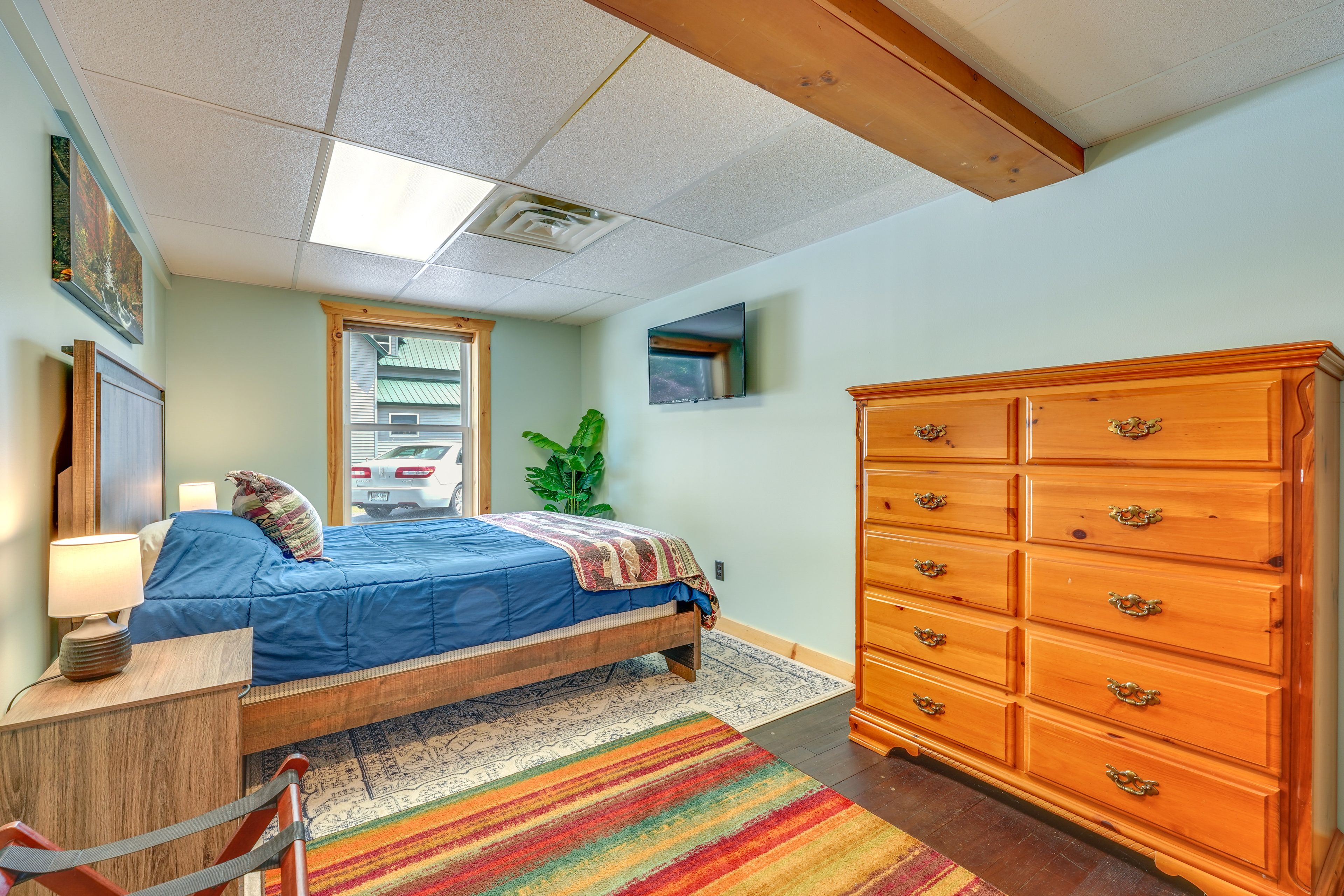 Bedroom 3 | Queen Bed