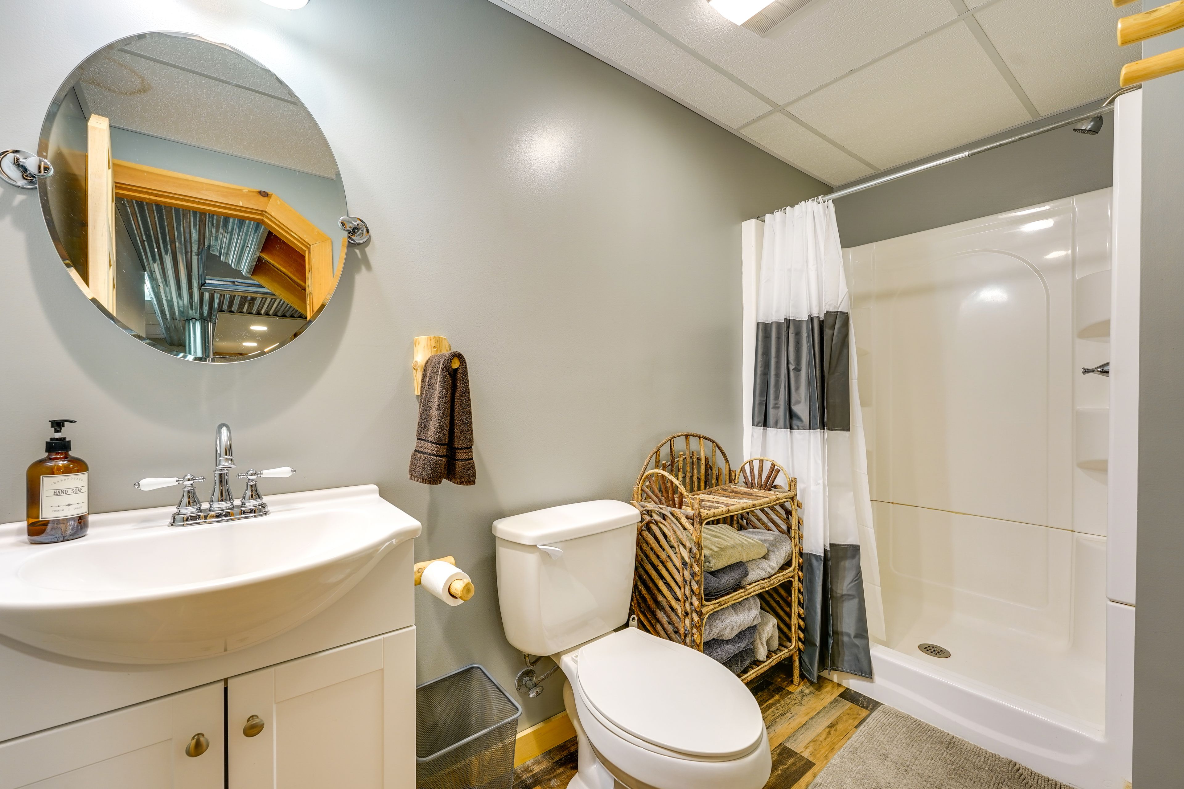 Full Bathroom