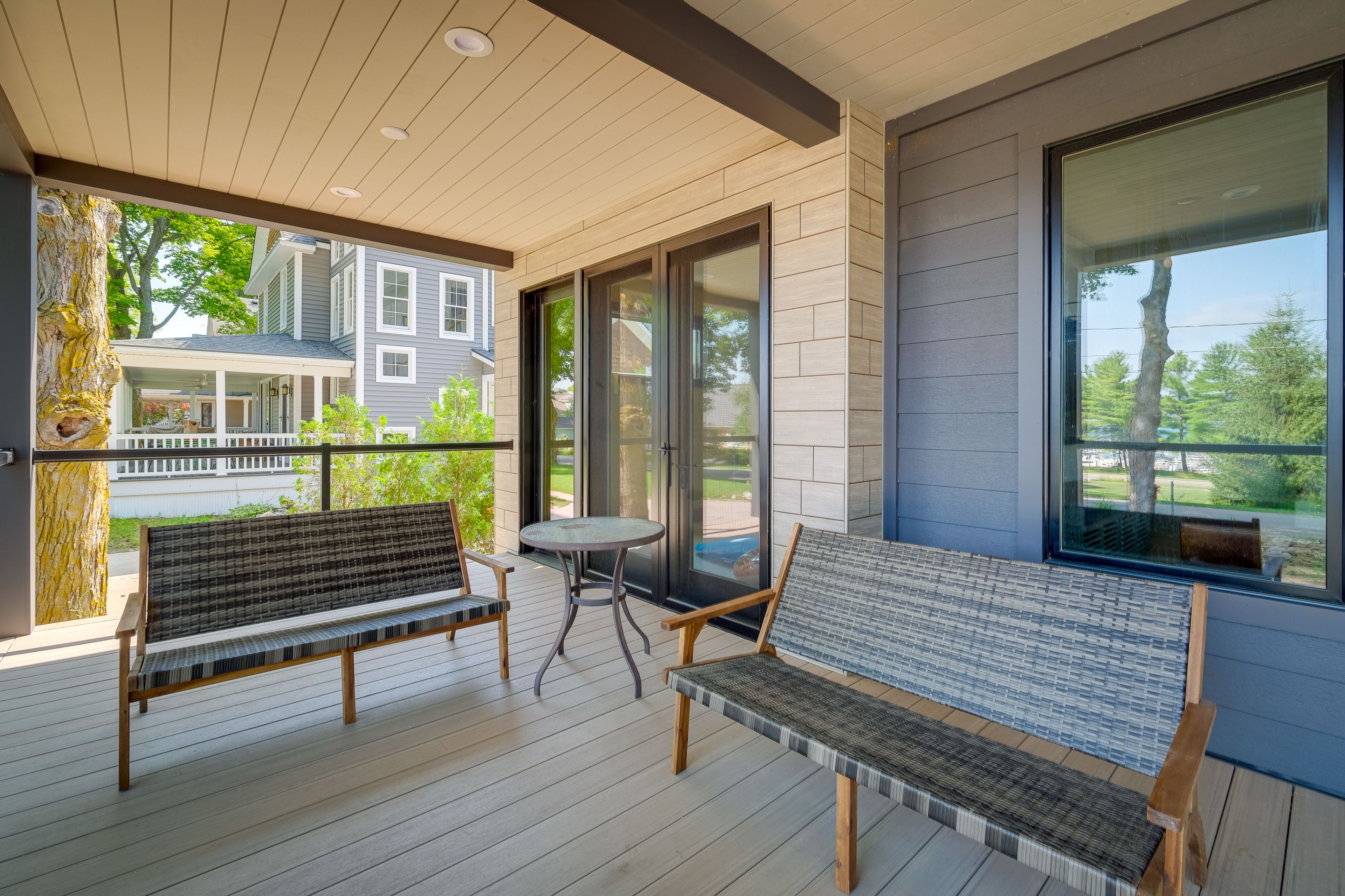 Deck | Outdoor Seating & Dining