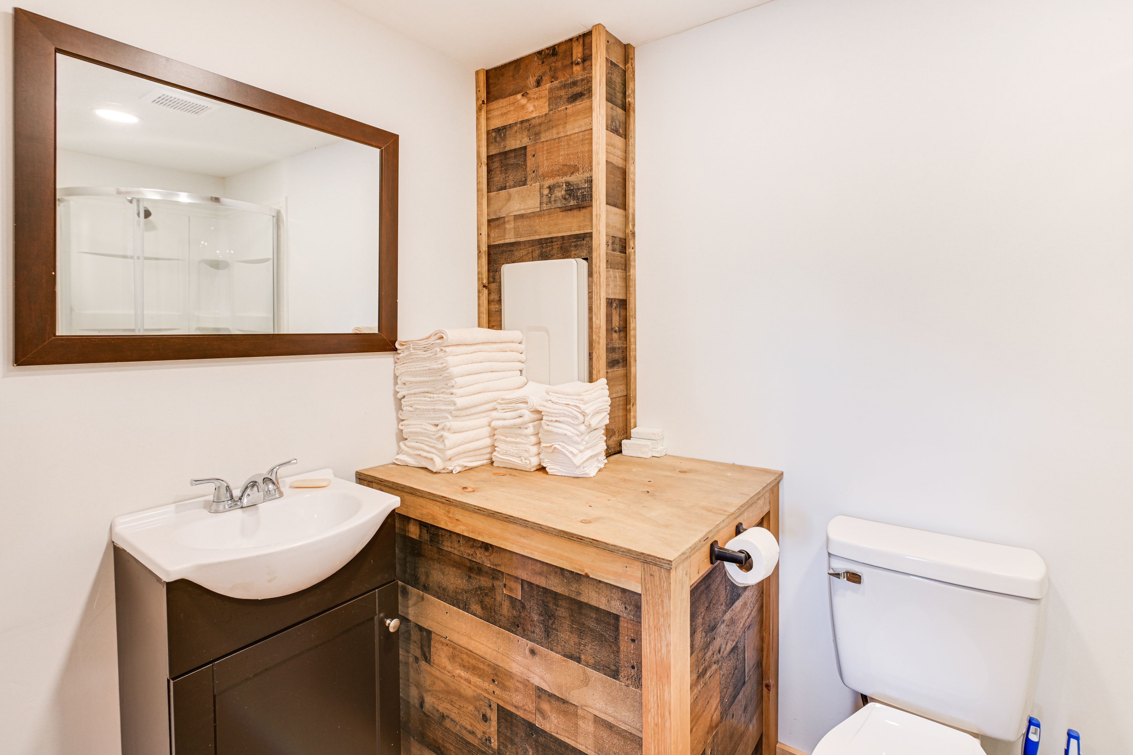 Full Bathroom | Towels Provided