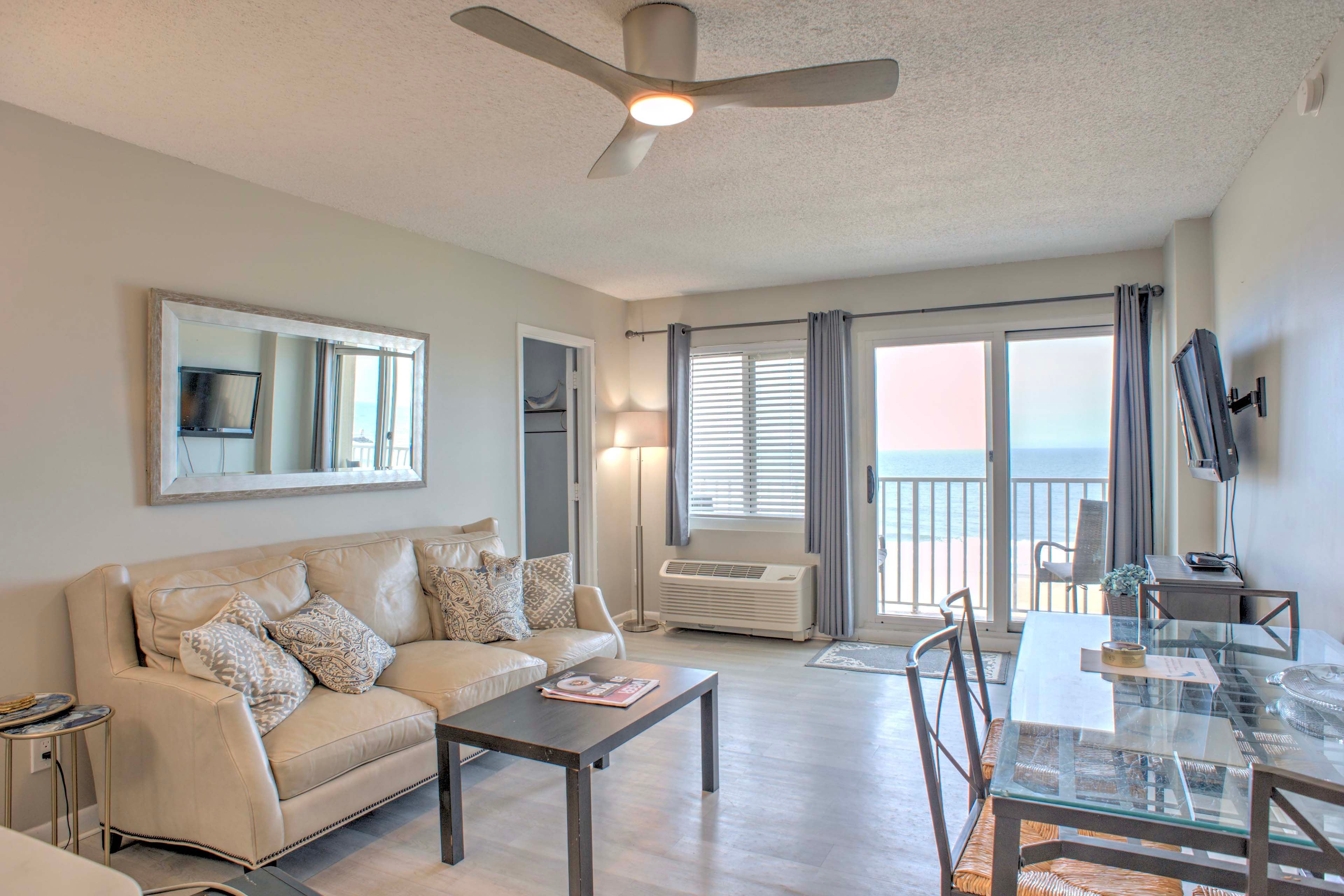 Living Room | Main Floor | Central Air Conditioning | Smart TV