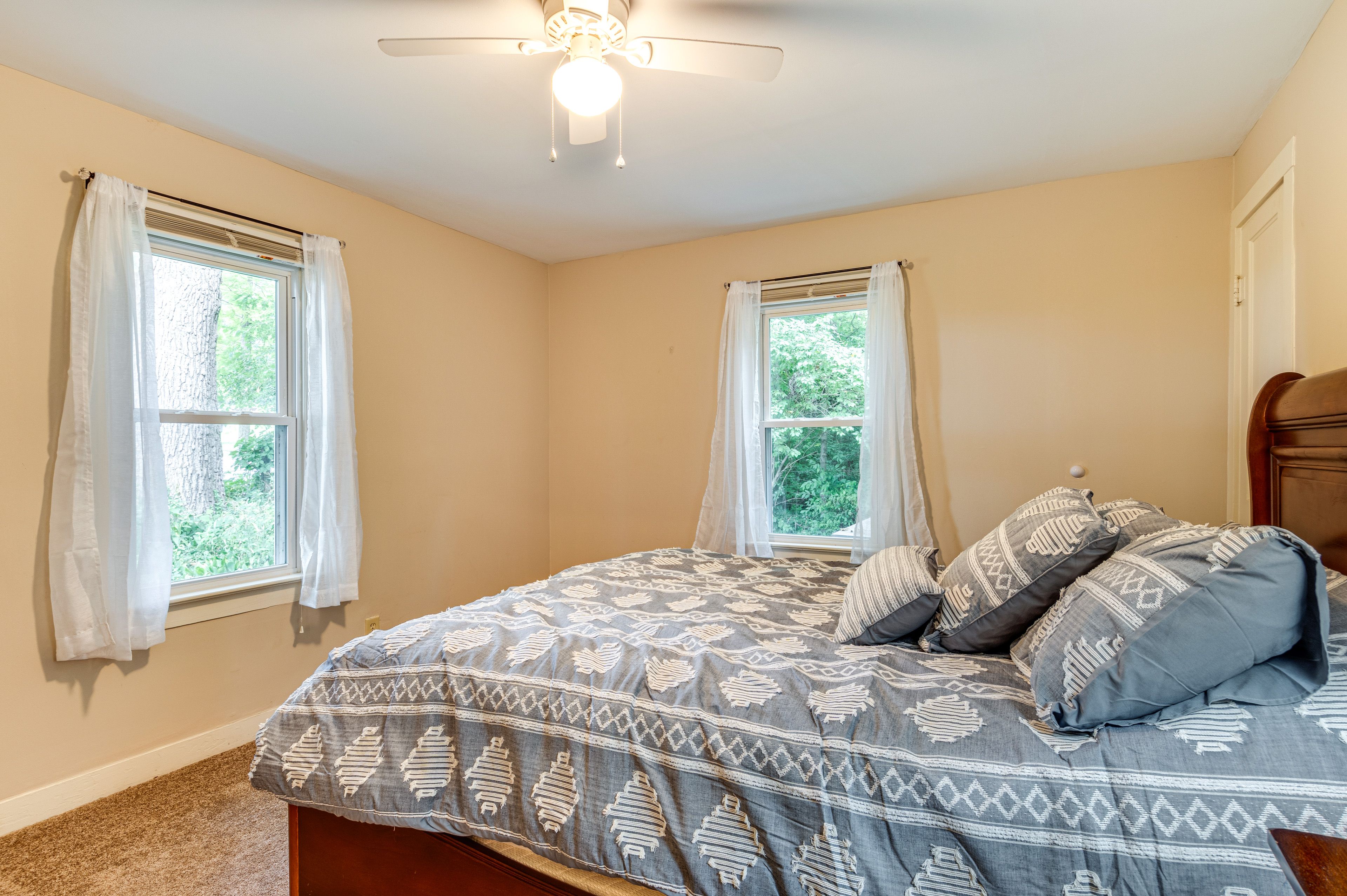 Bedroom 1 | Queen Bed