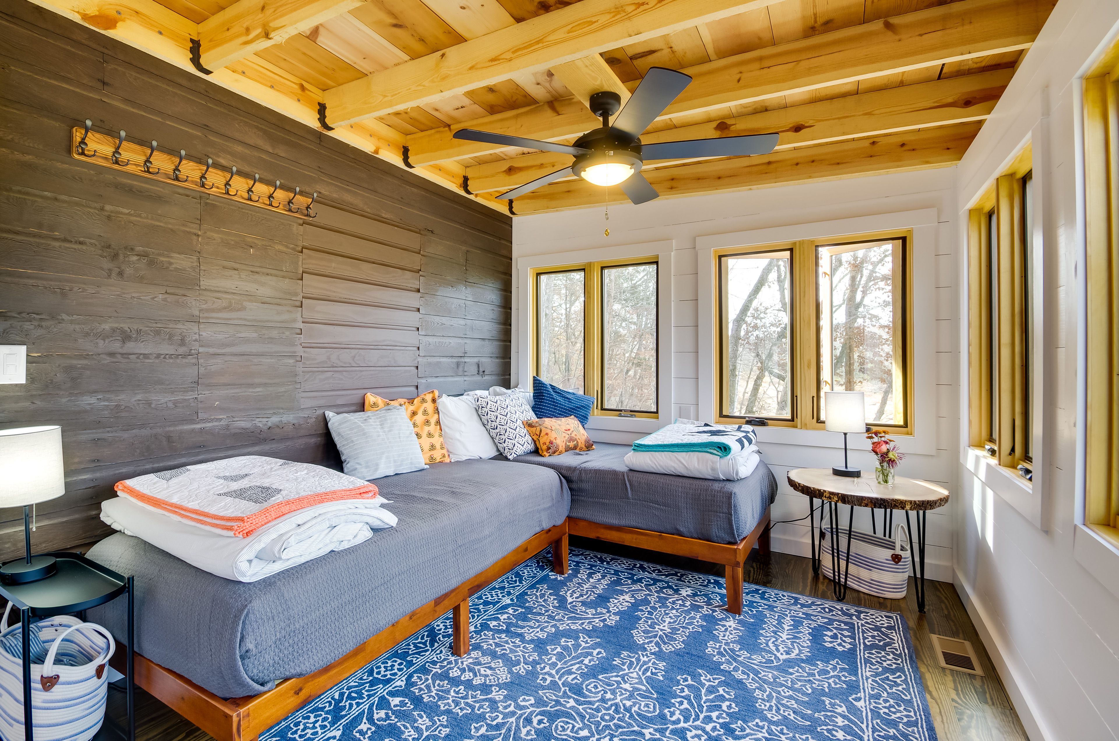 Sunroom | 2 Twin Beds | Linens Provided