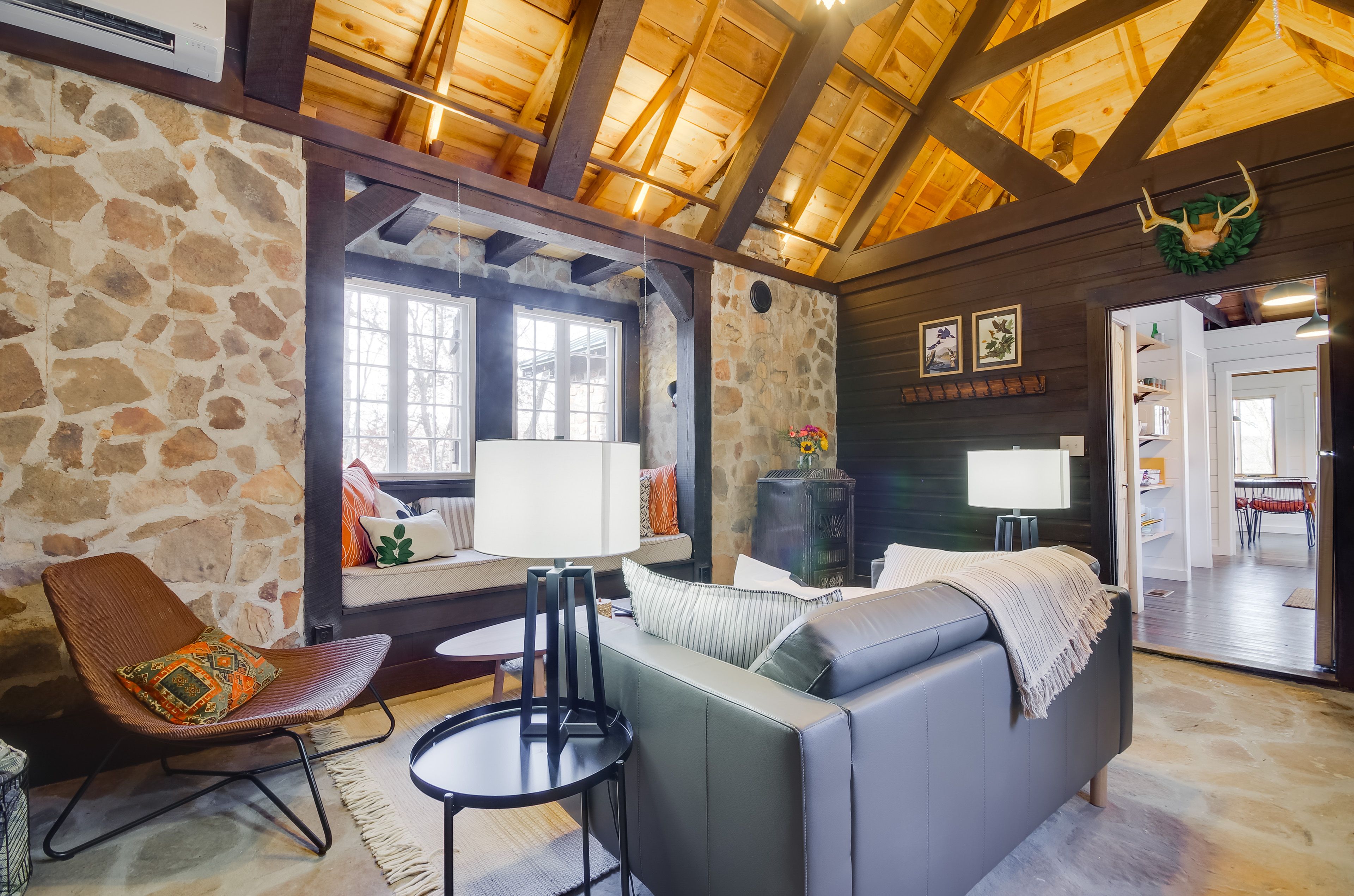 Living Room | Free WiFi | Smart TV | Bedroom/Bathroom on 1st Floor
