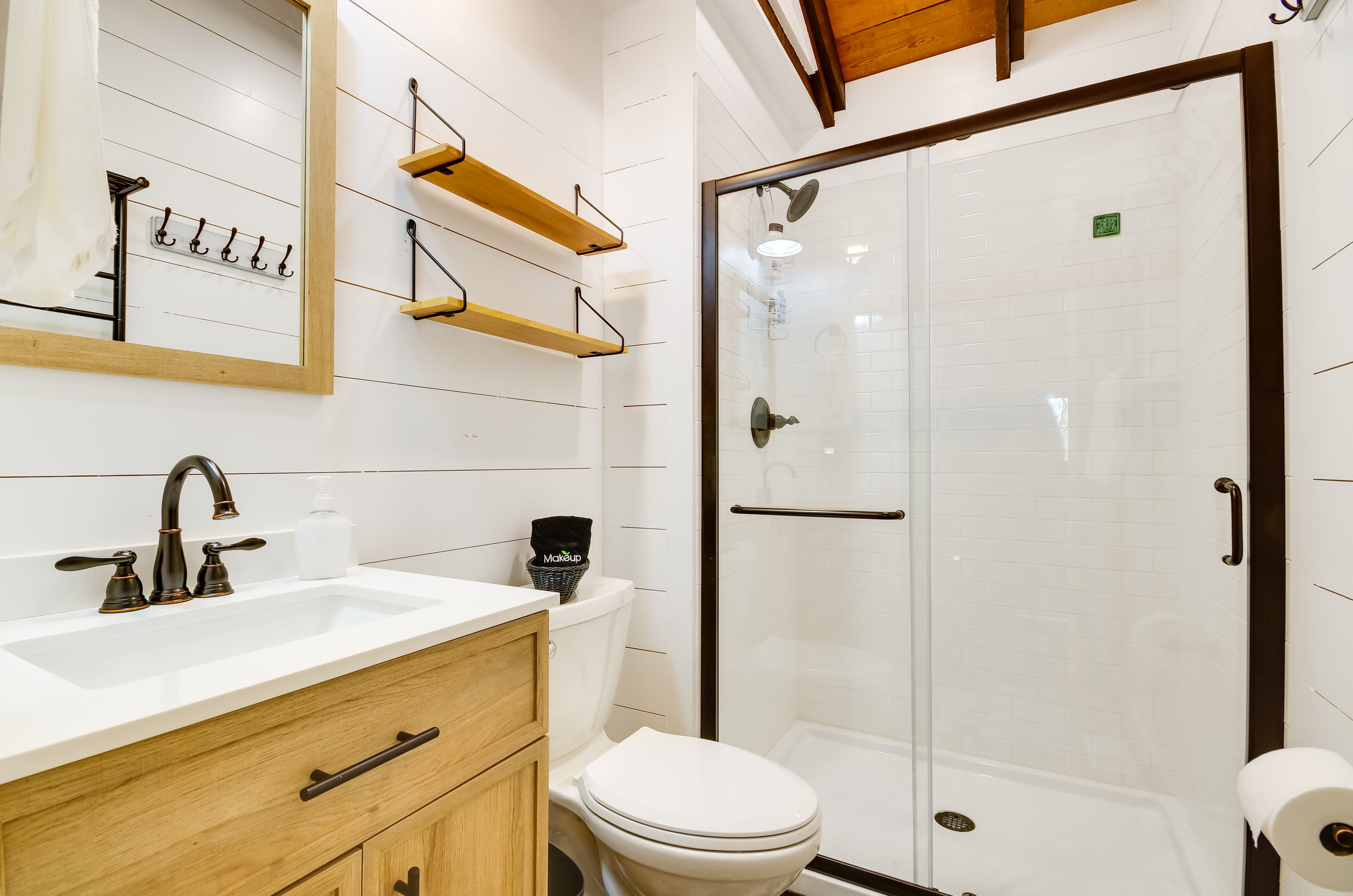 Full Bathroom | Complimentary Toiletries | Hair Dryer