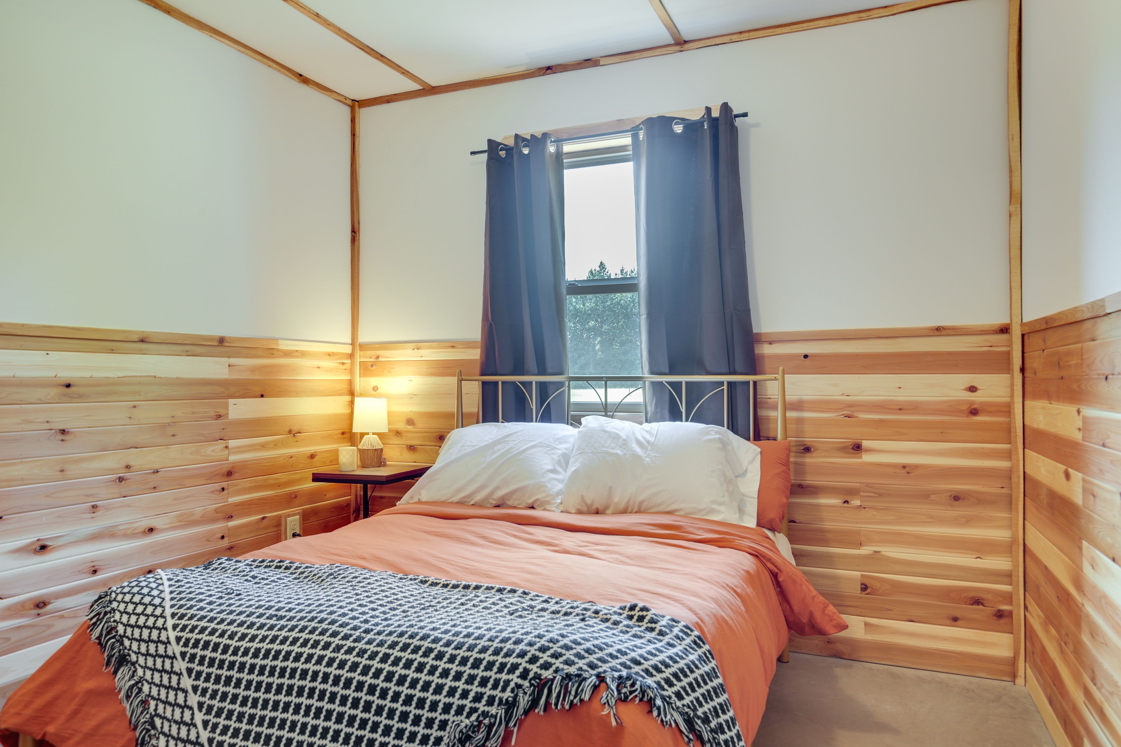 Bedroom 5 | Queen Bed