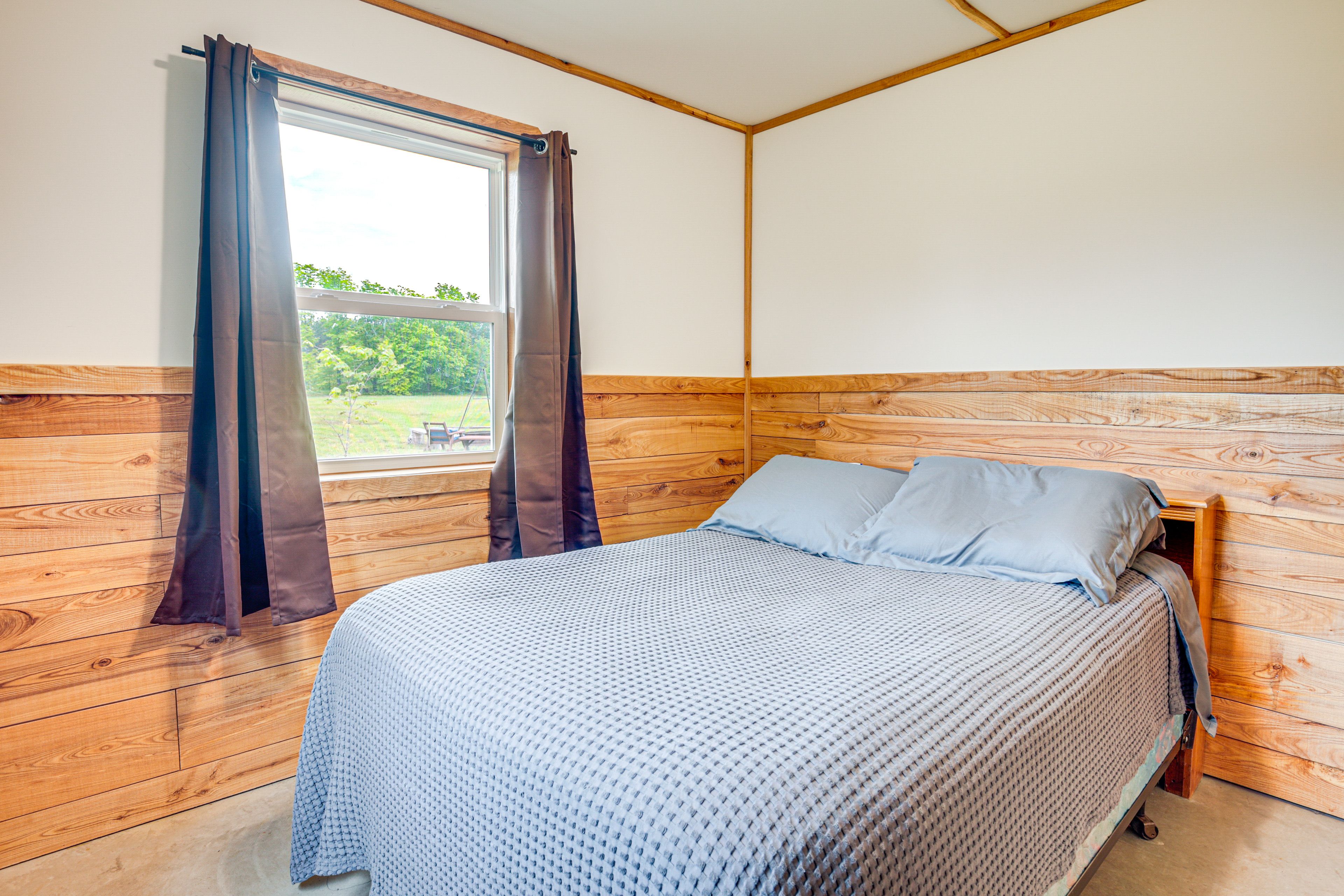Bedroom 1 | Full Bed | Smart TV | Linens Provided