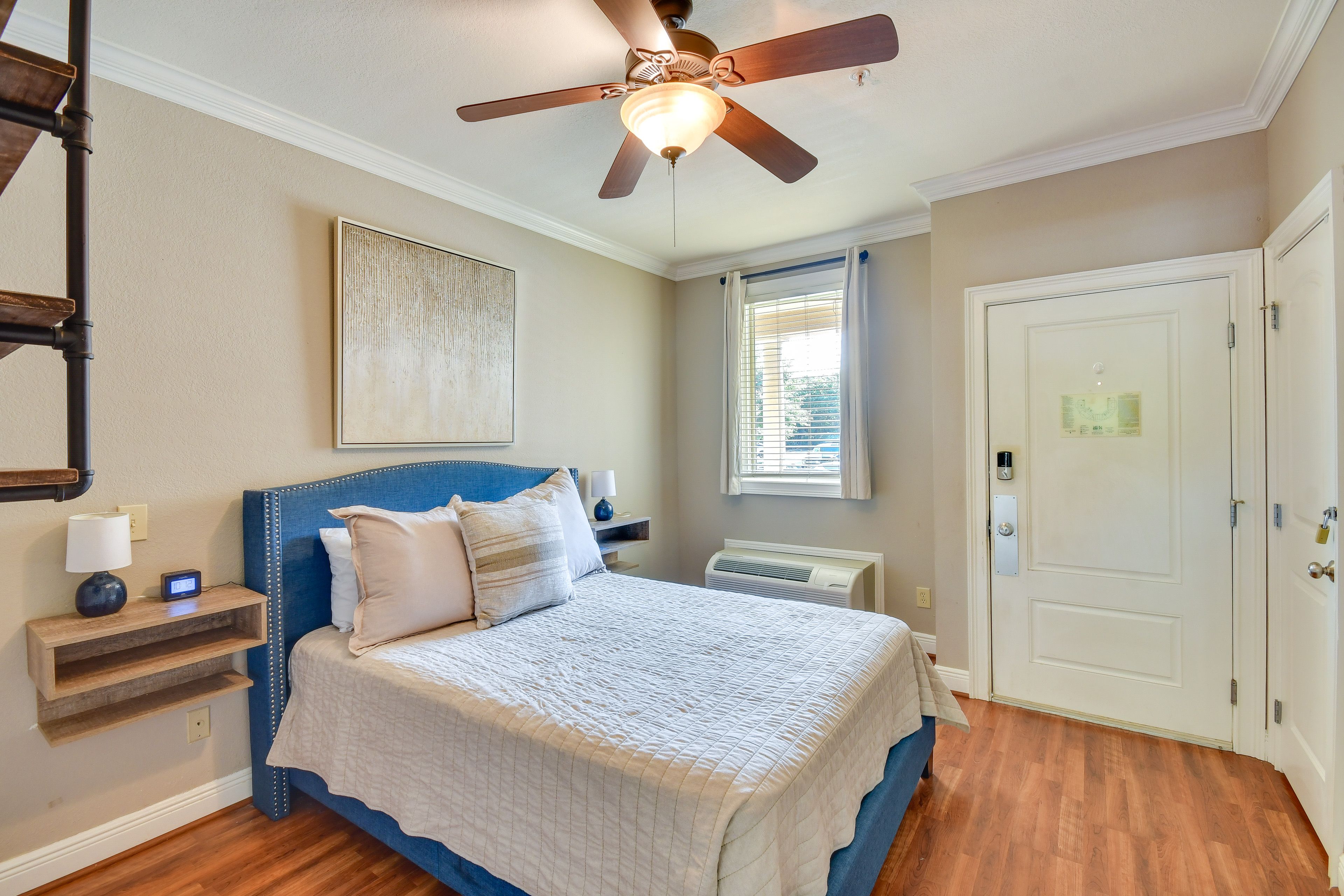 Bedroom | Queen Bed | Linens Provided