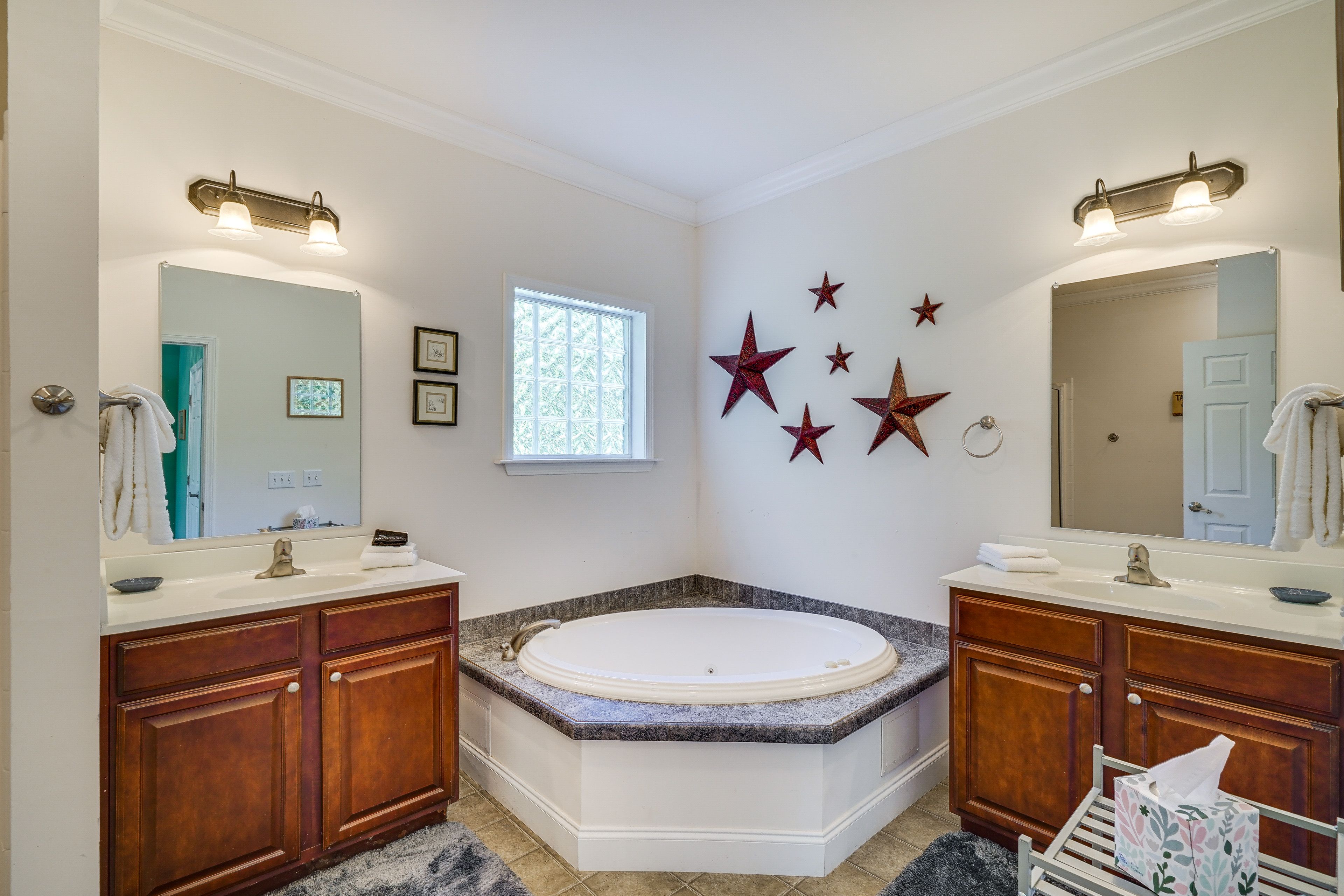 En-Suite Bathroom | Towels Provided
