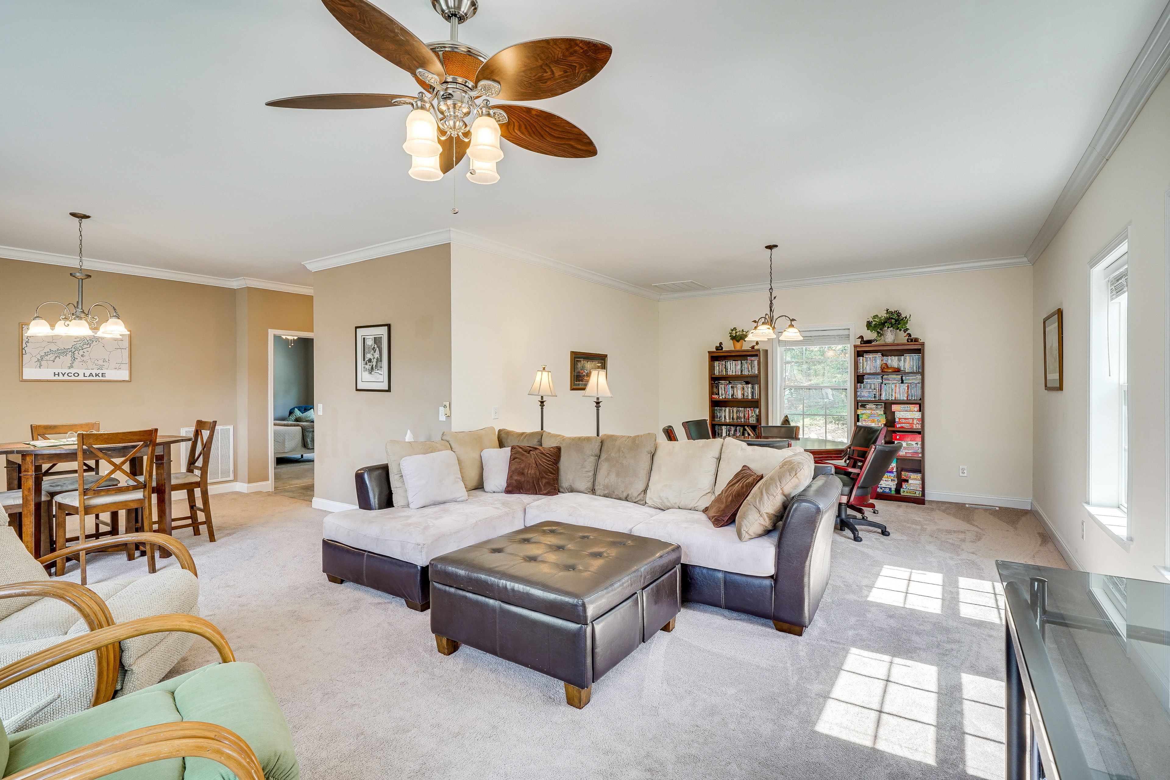 Living Room | Smart TV | Free WiFi