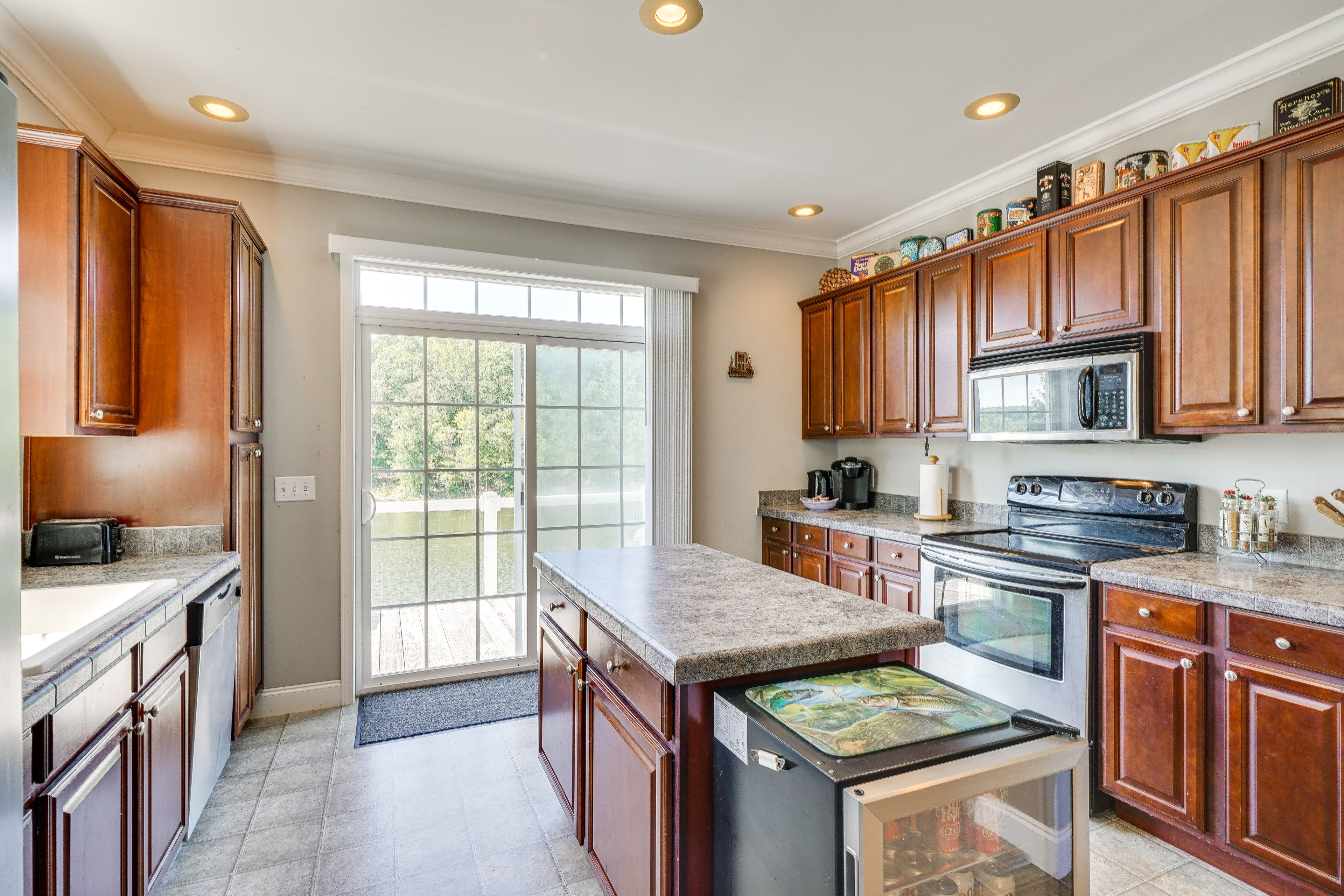 Kitchen | Cooking Basics | Coffee Maker | Paper Towels/Trash Bags Provided
