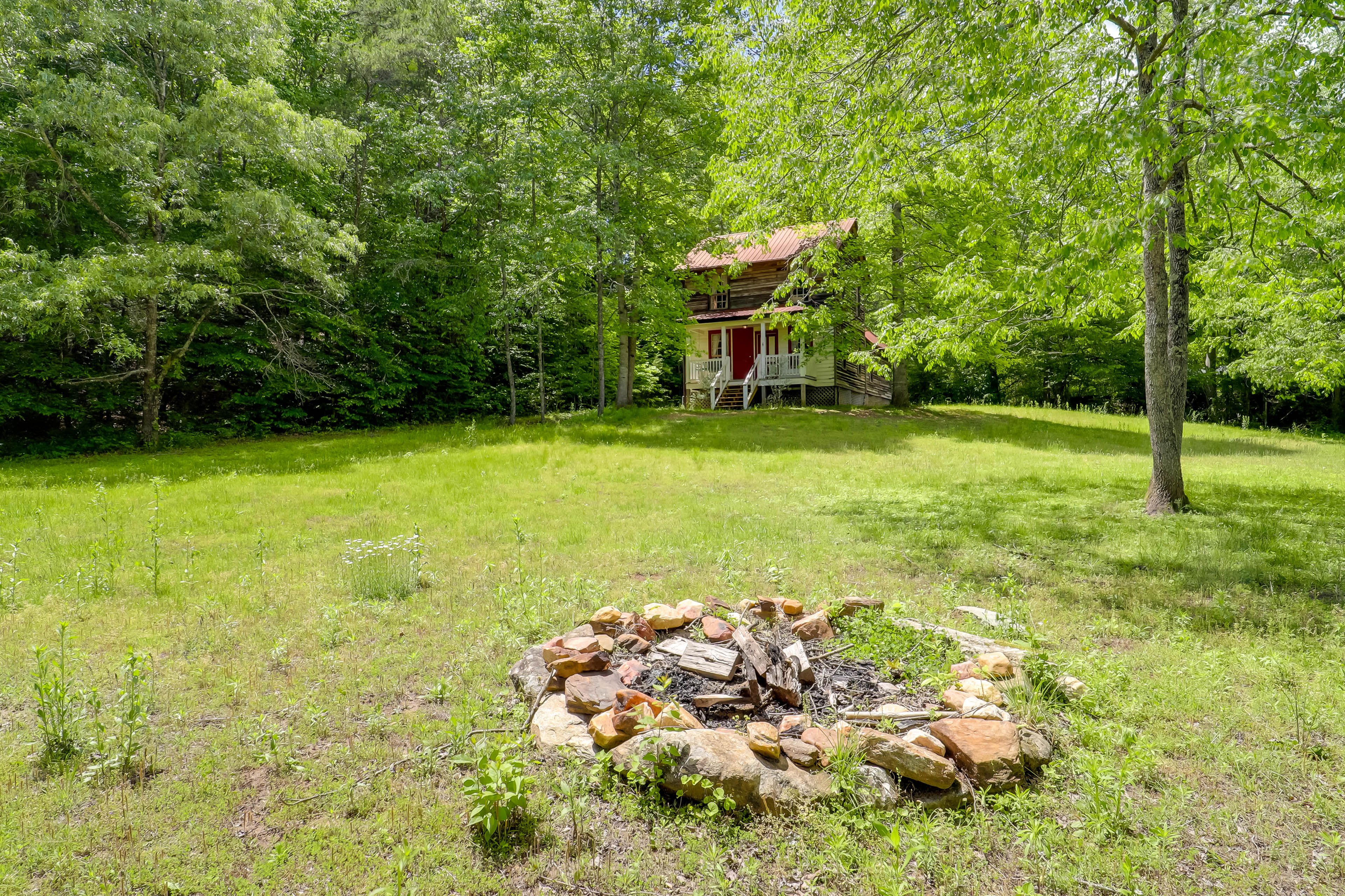 Fire Pit | Large Private Yard