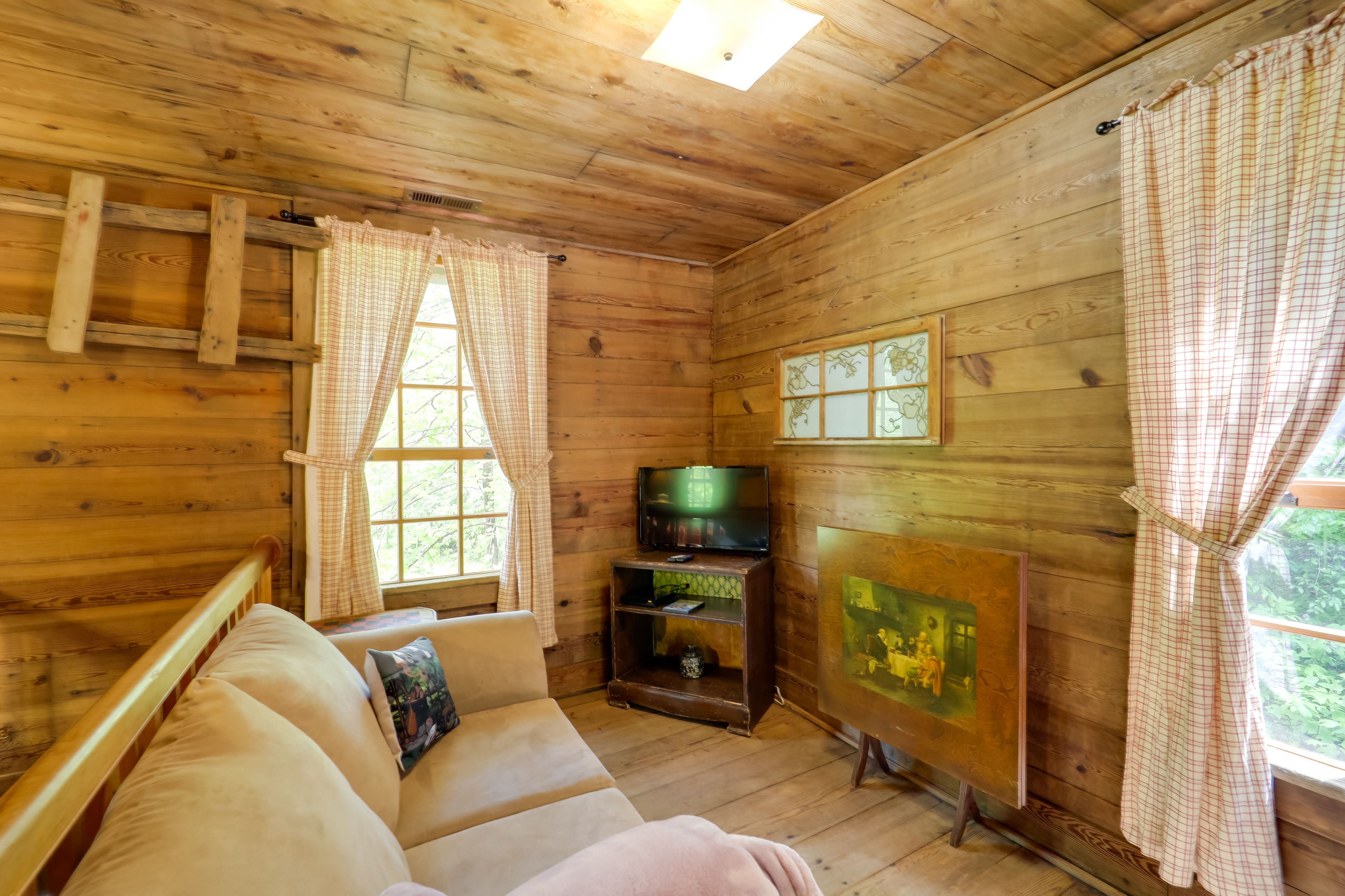 Upstairs Living Area | 2nd Floor
