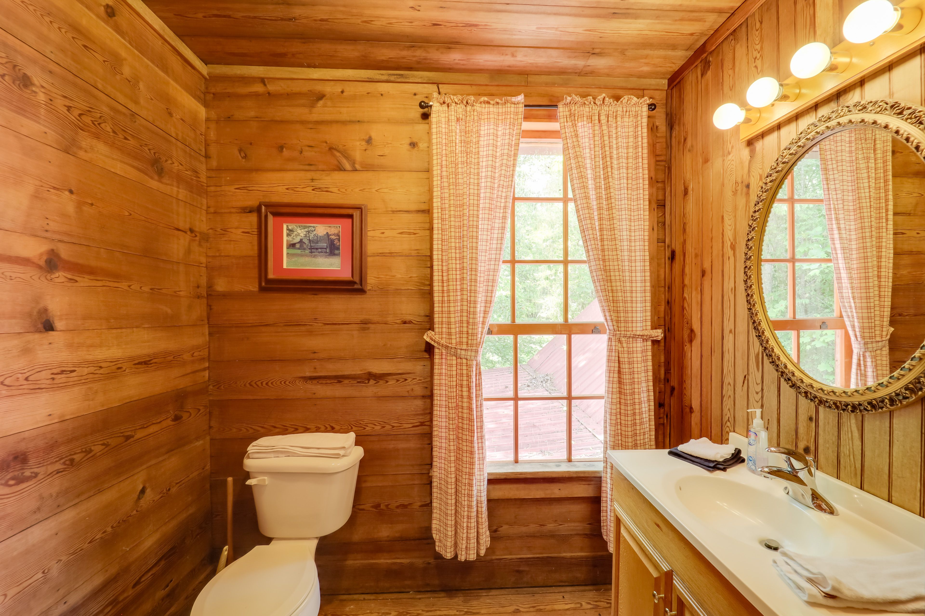 Half Bathroom | Towels Provided | 2nd Floor