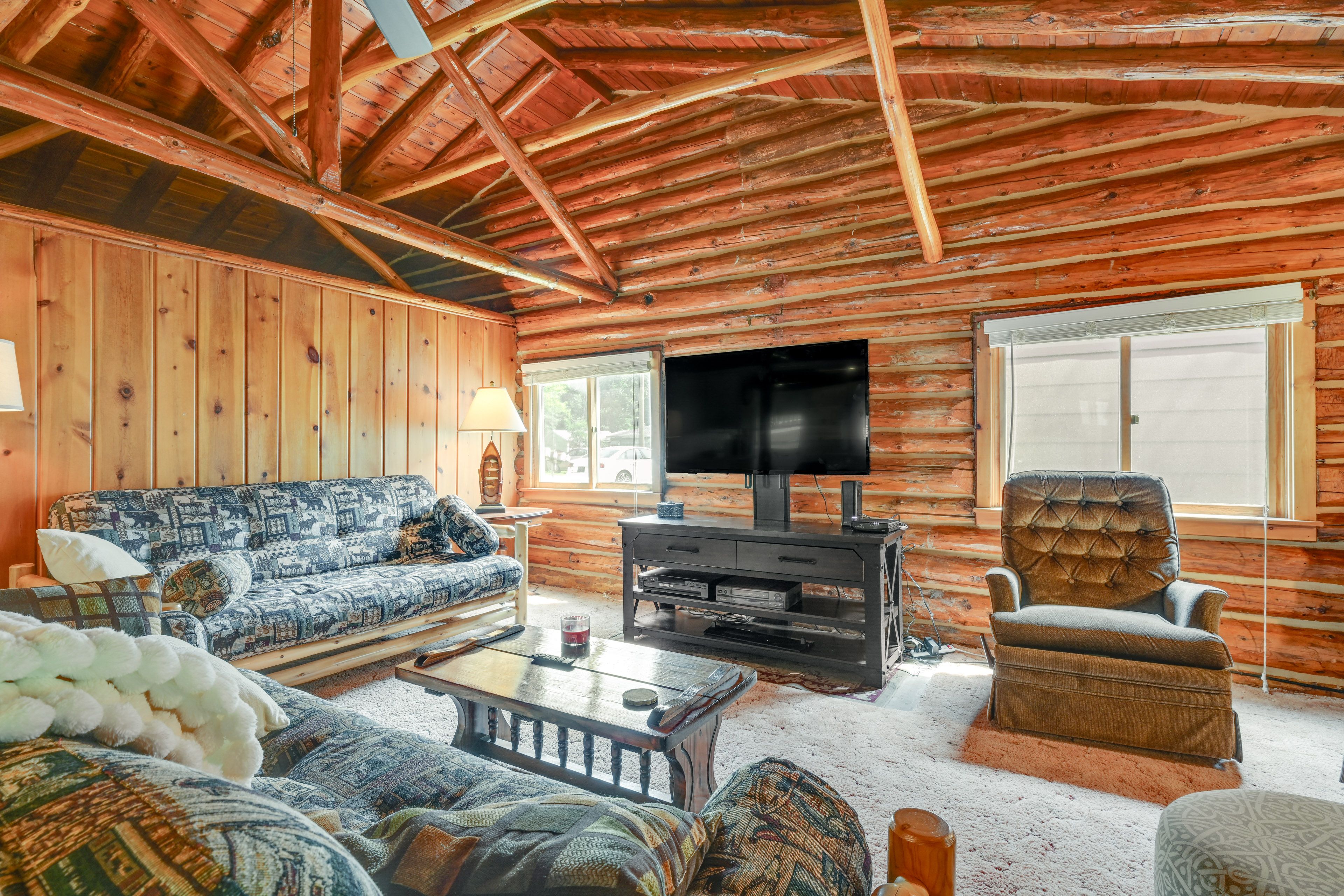 Home Interior | Free WiFi | Central A/C | Smart TV