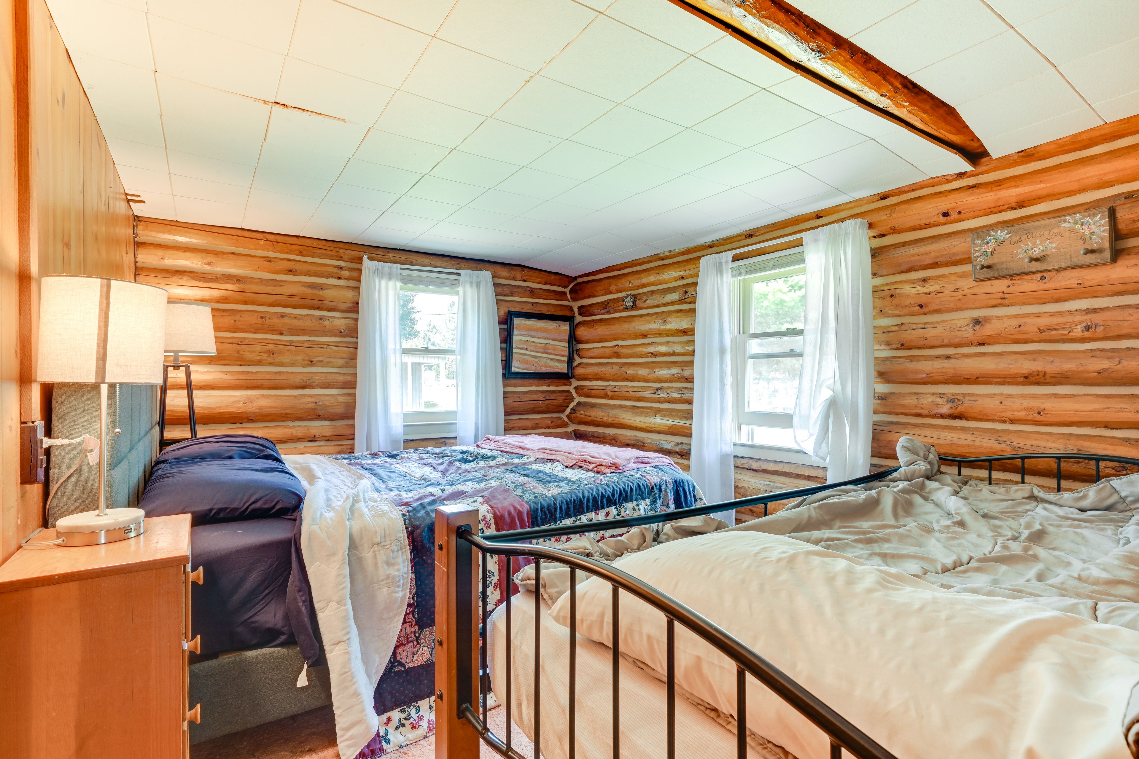Bedroom 2 | Queen Bed | Twin Bed