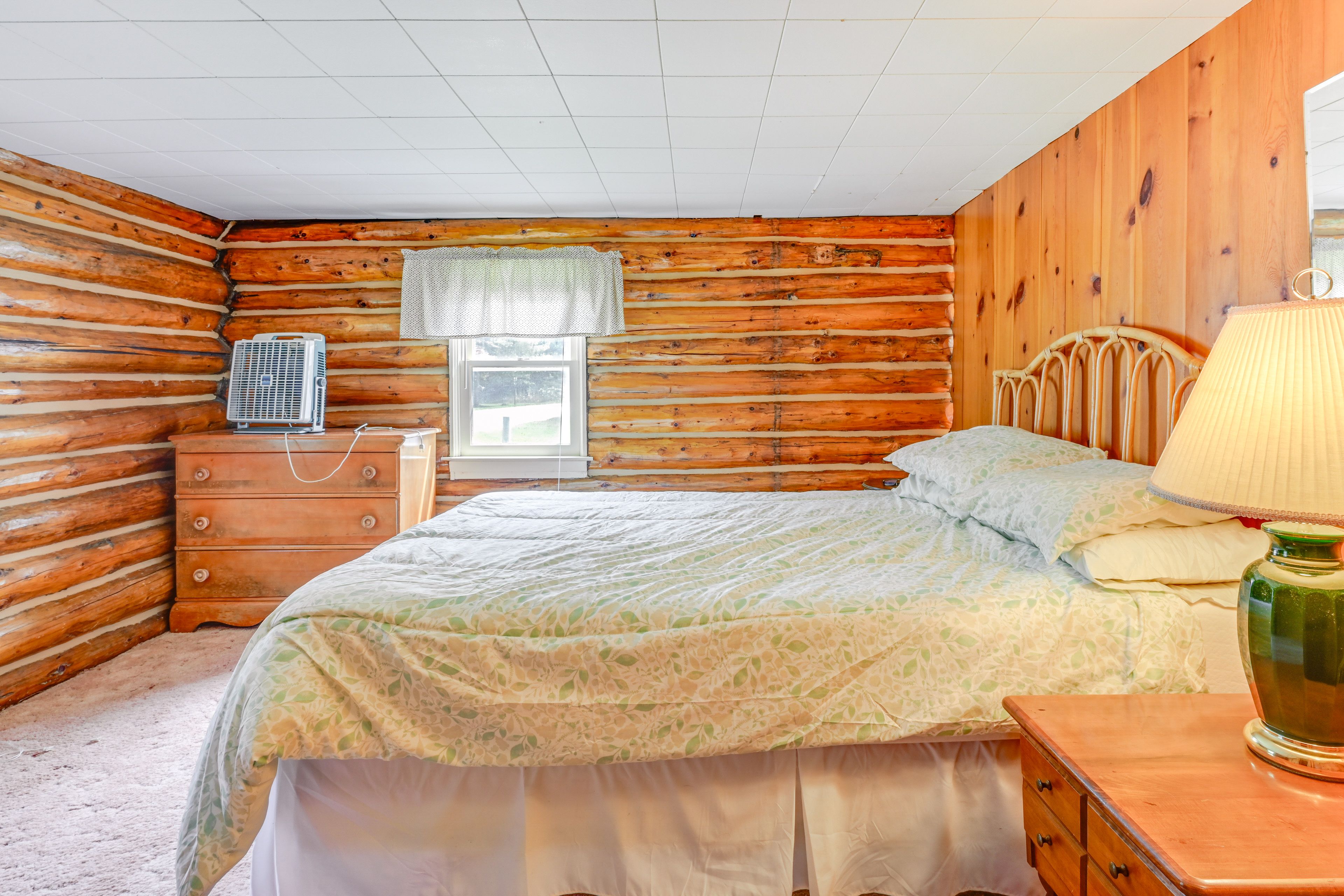 Bedroom 1 | Queen Bed