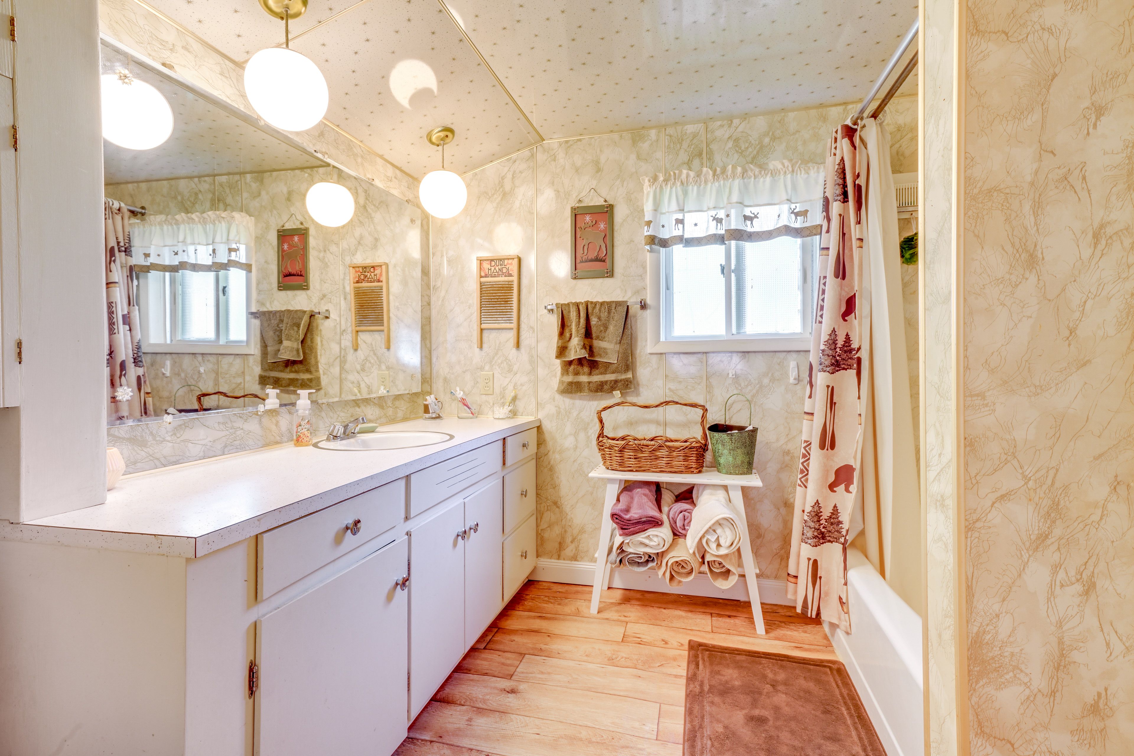 Full Bathroom