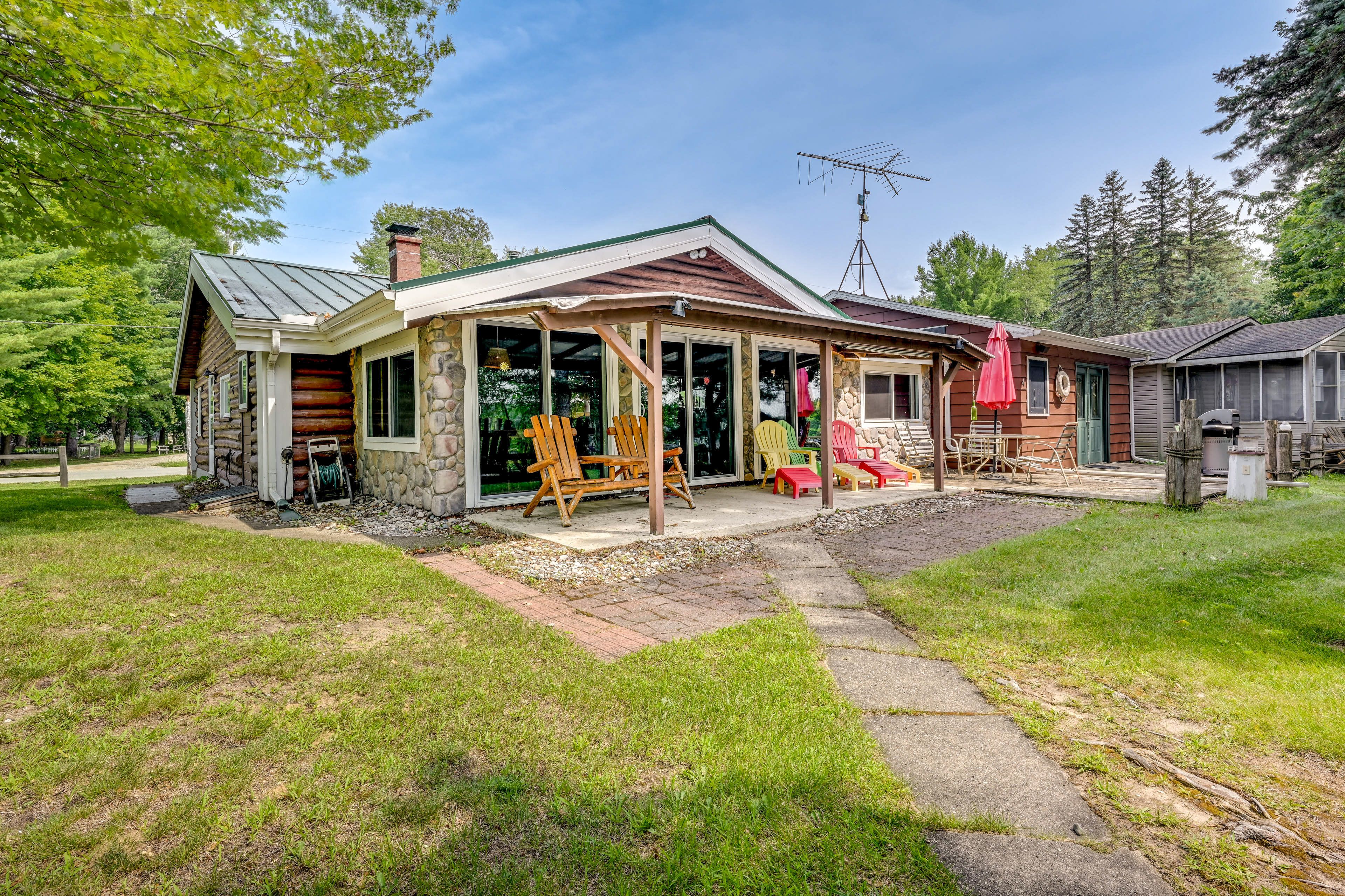 Gladwin Vacation Rental | 2BR | 1BA | 1,081 Sq Ft | Step-Free Access