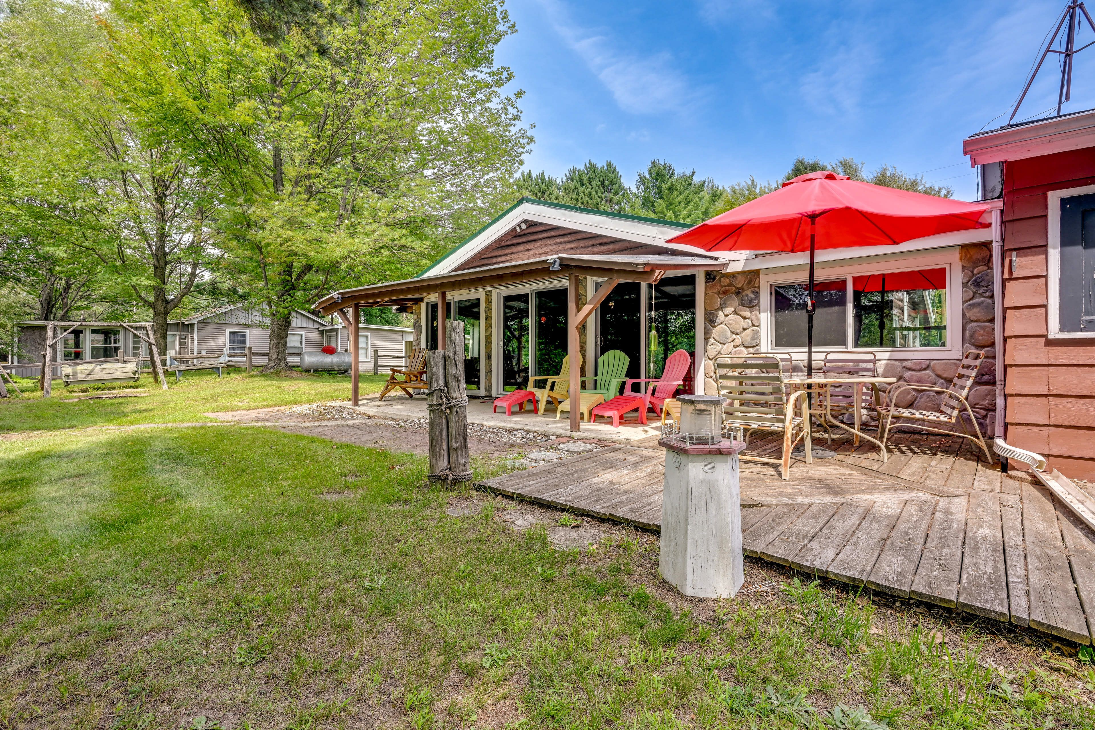 Private Backyard | Covered Patio | Outdoor Dining Area | Gas Grill