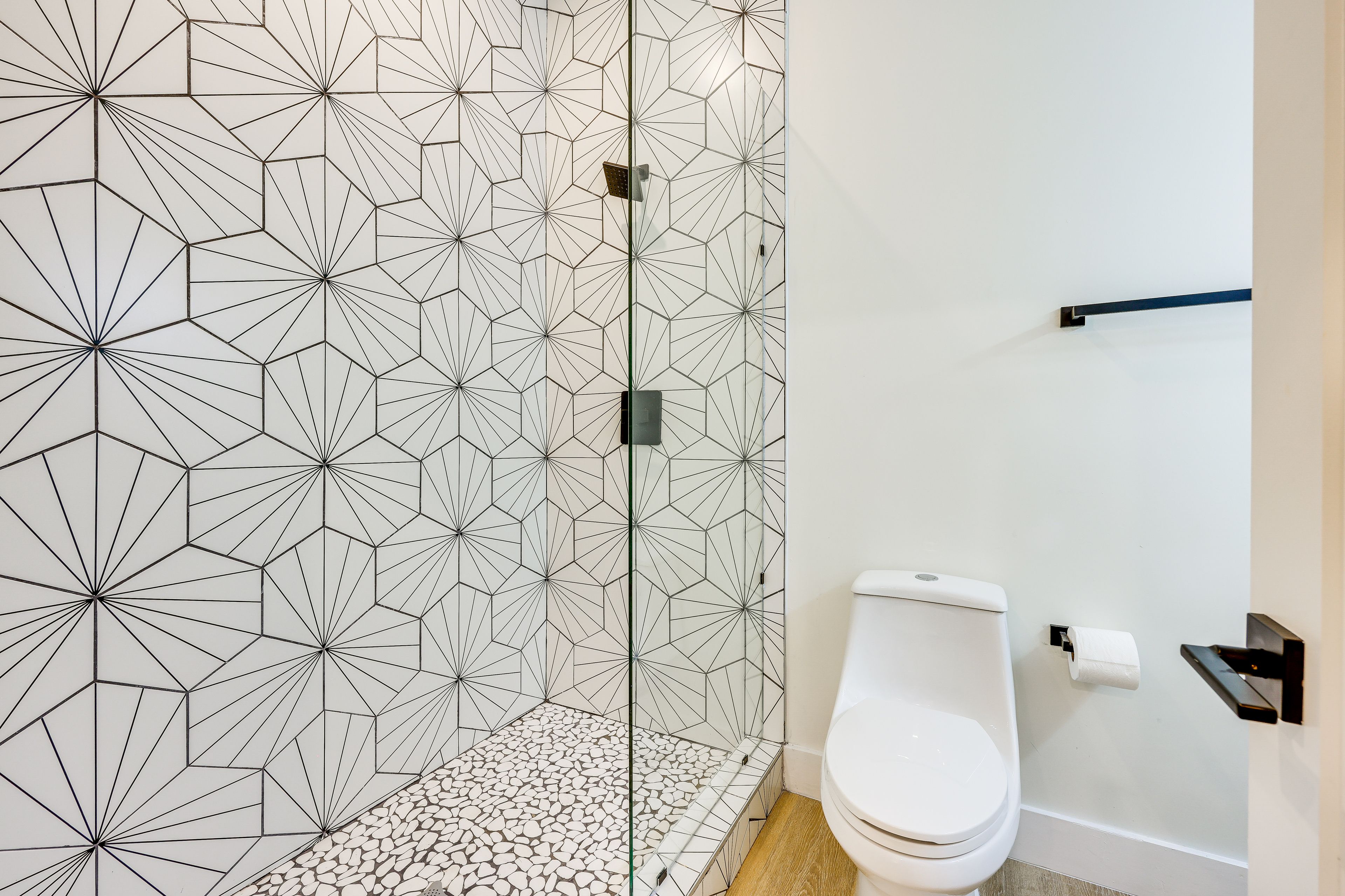 Full Bathroom | Complimentary Toiletries