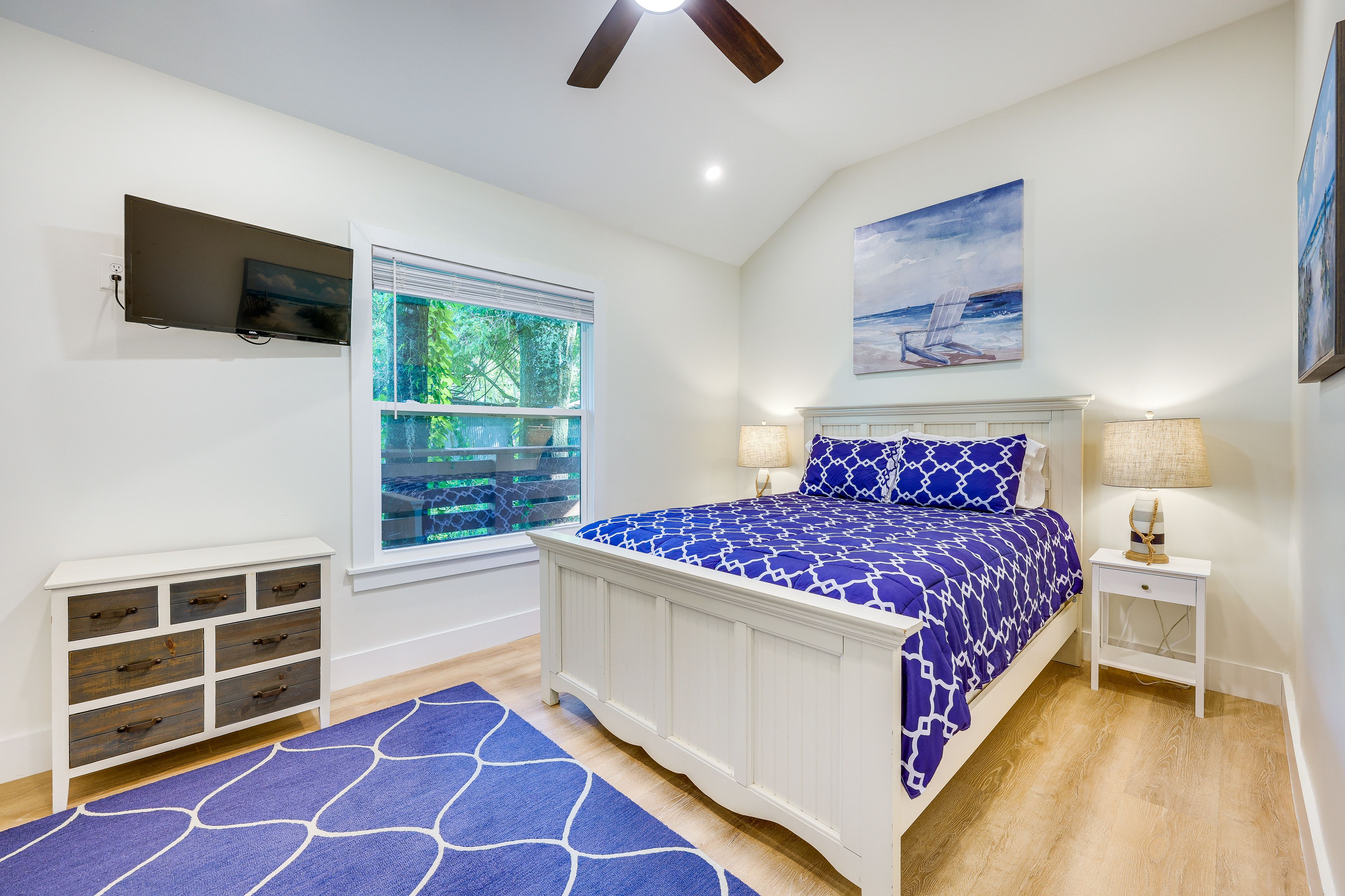 Bedroom 1 | Queen Bed | Linens & Towels Provided