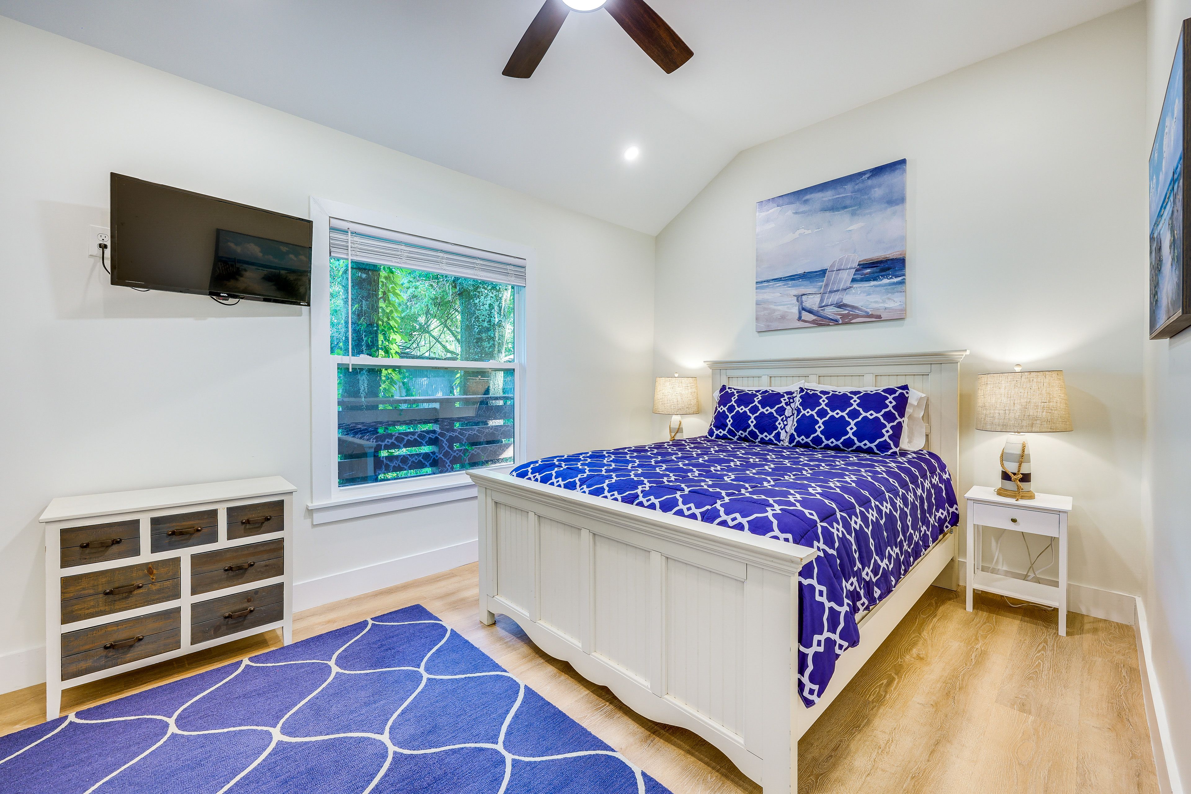 Bedroom 1 | Queen Bed | Linens & Towels Provided