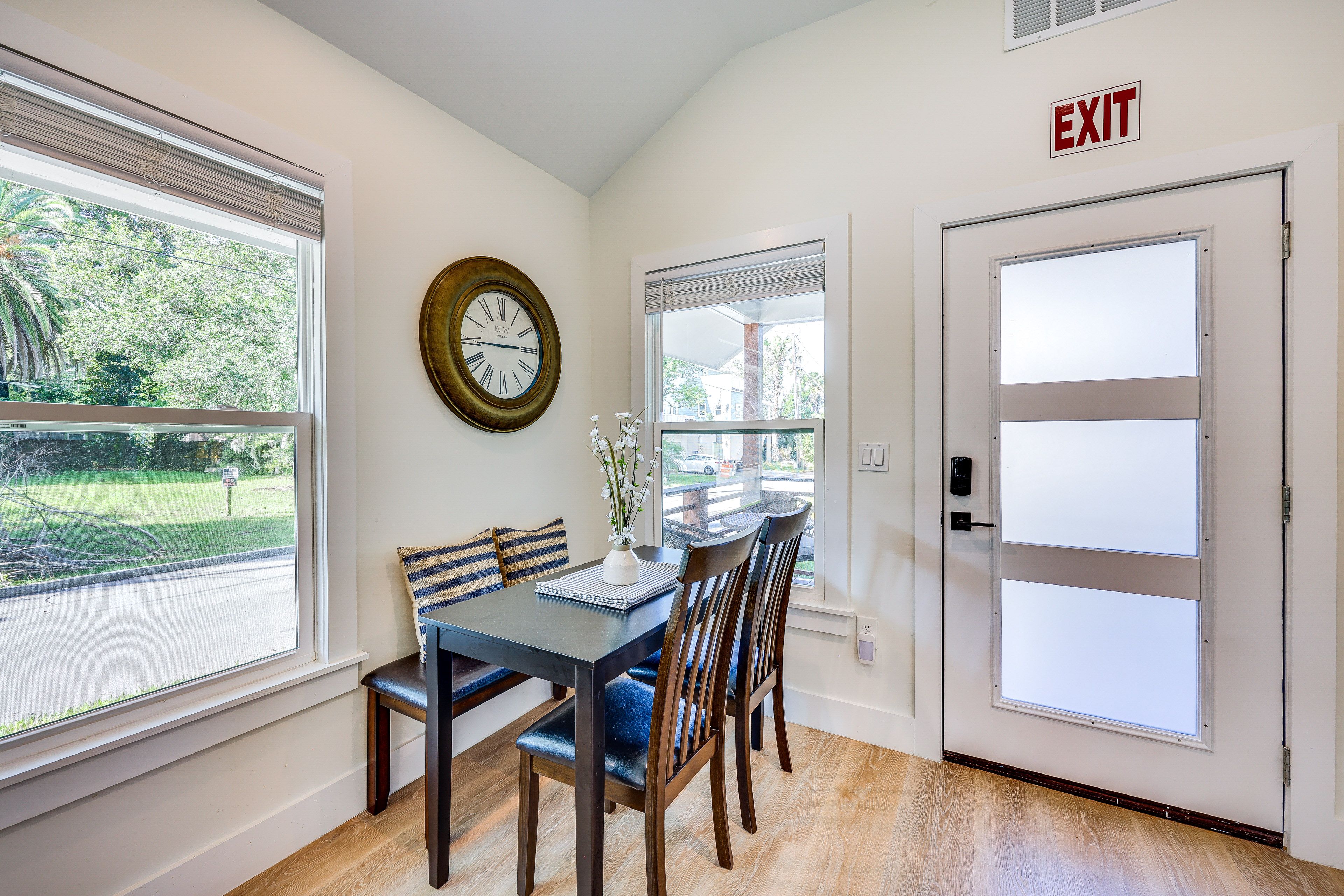 Dining Area | Dishware & Flatware Provided