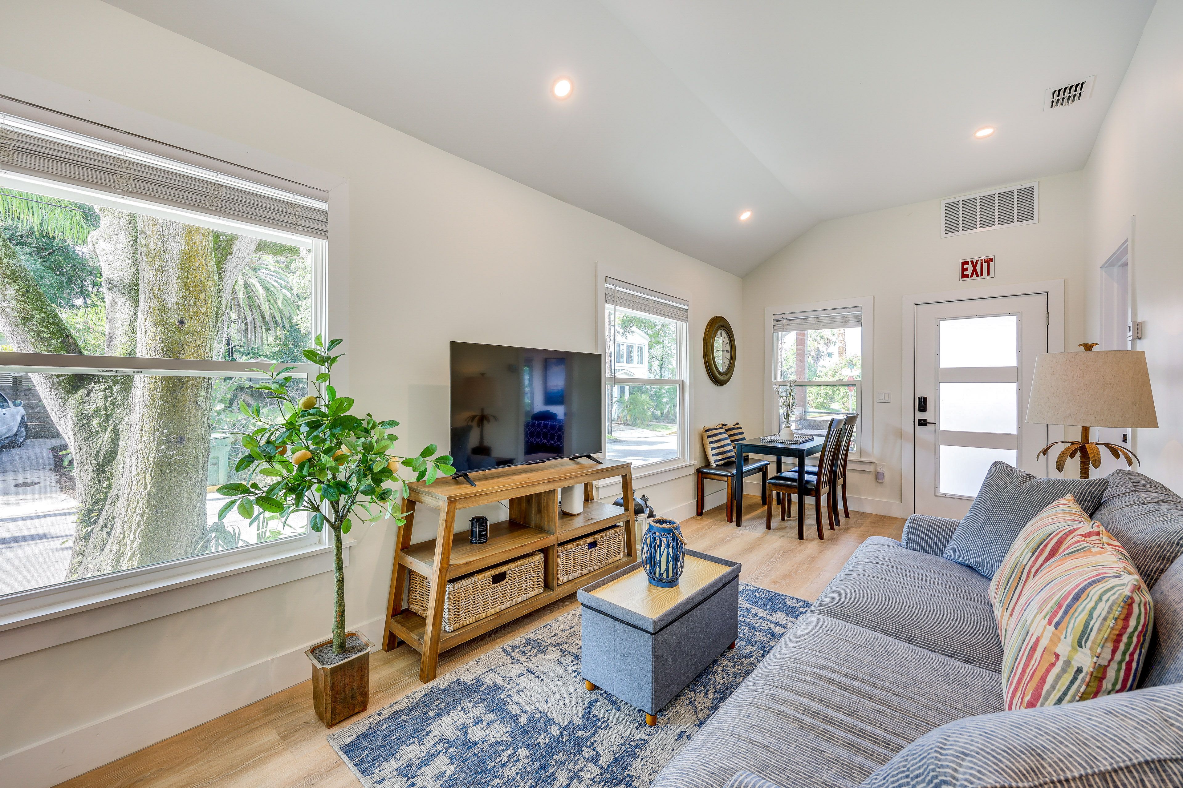 Living Room | Smart TVs | Free WiFi