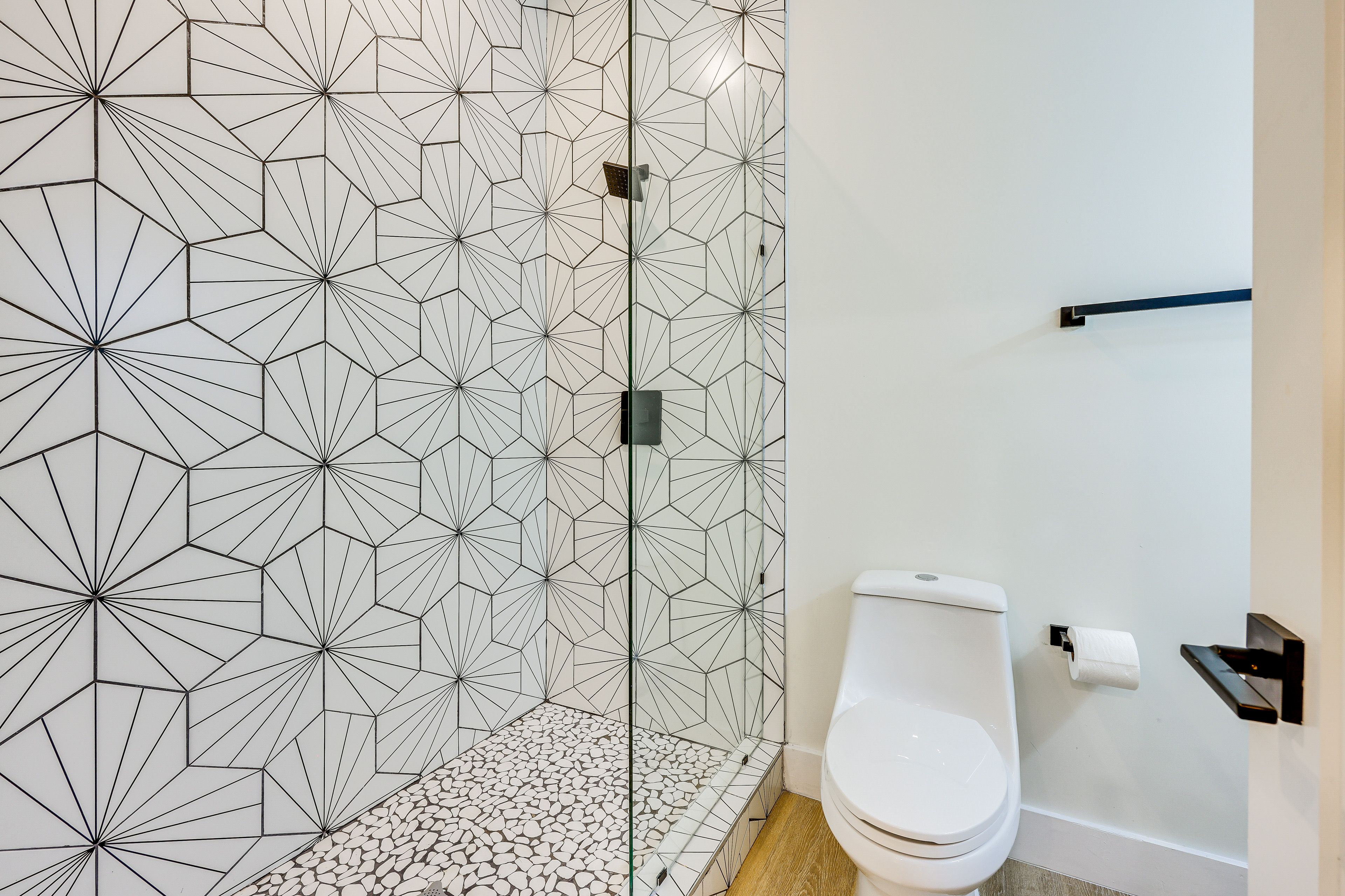 Full Bathroom | Complimentary Toiletries