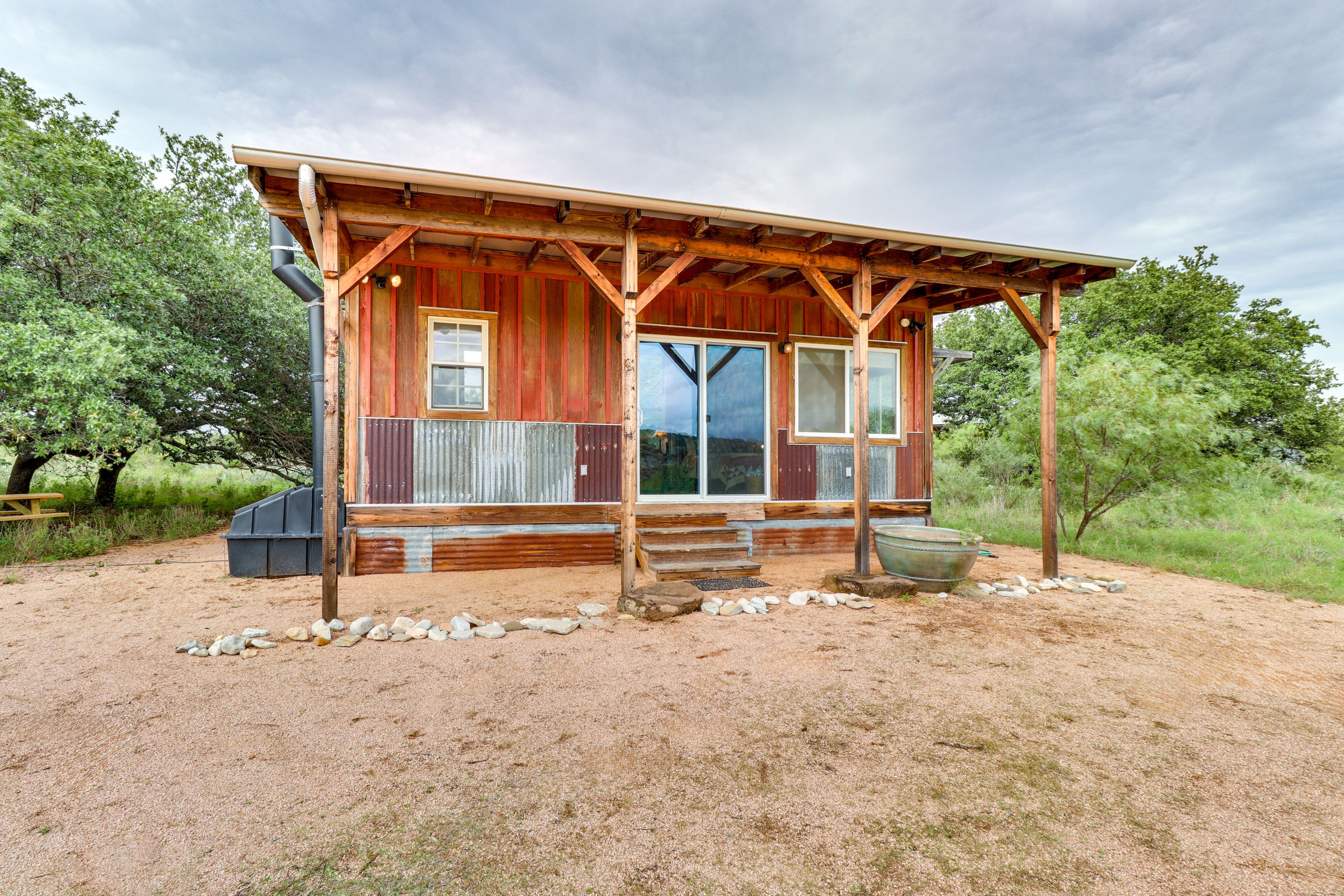 Mason Vacation Rental | Studio | 1BA | 380 Sq Ft | Stairs Required